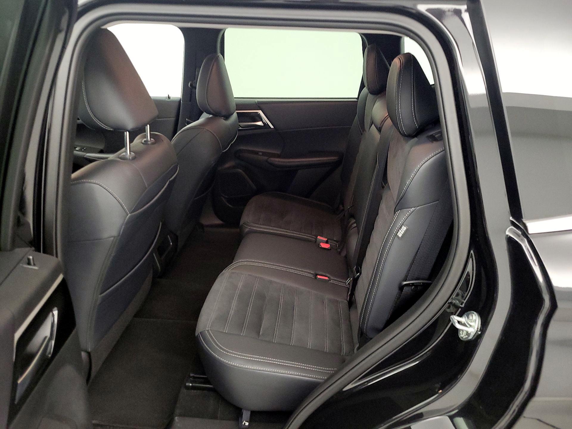 Thumbnail: 2024 Mitsubishi Outlander - 20