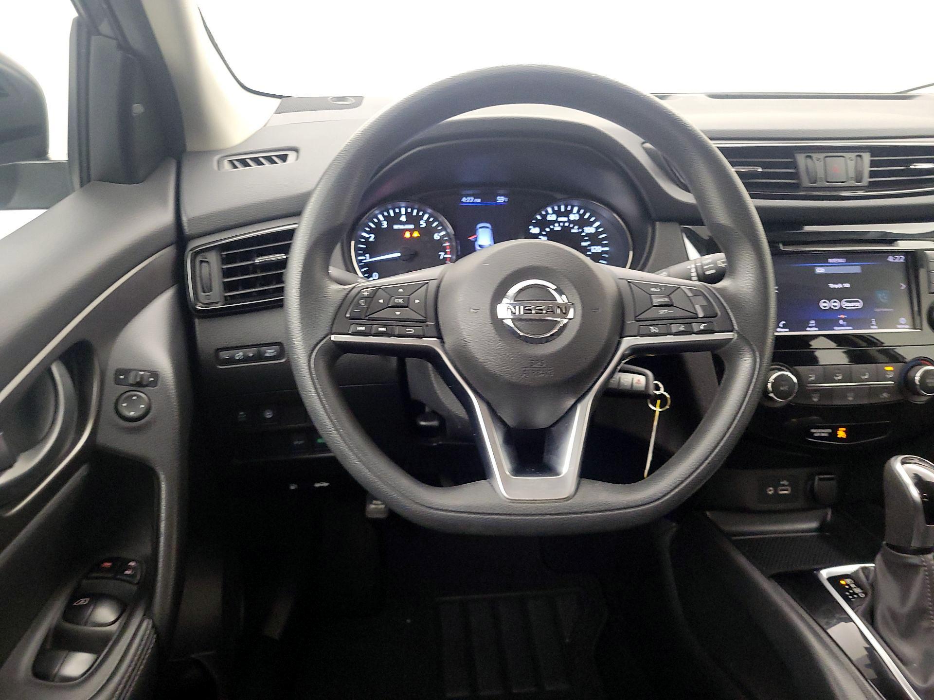 Thumbnail: 2020 Nissan Rogue Sport - 10