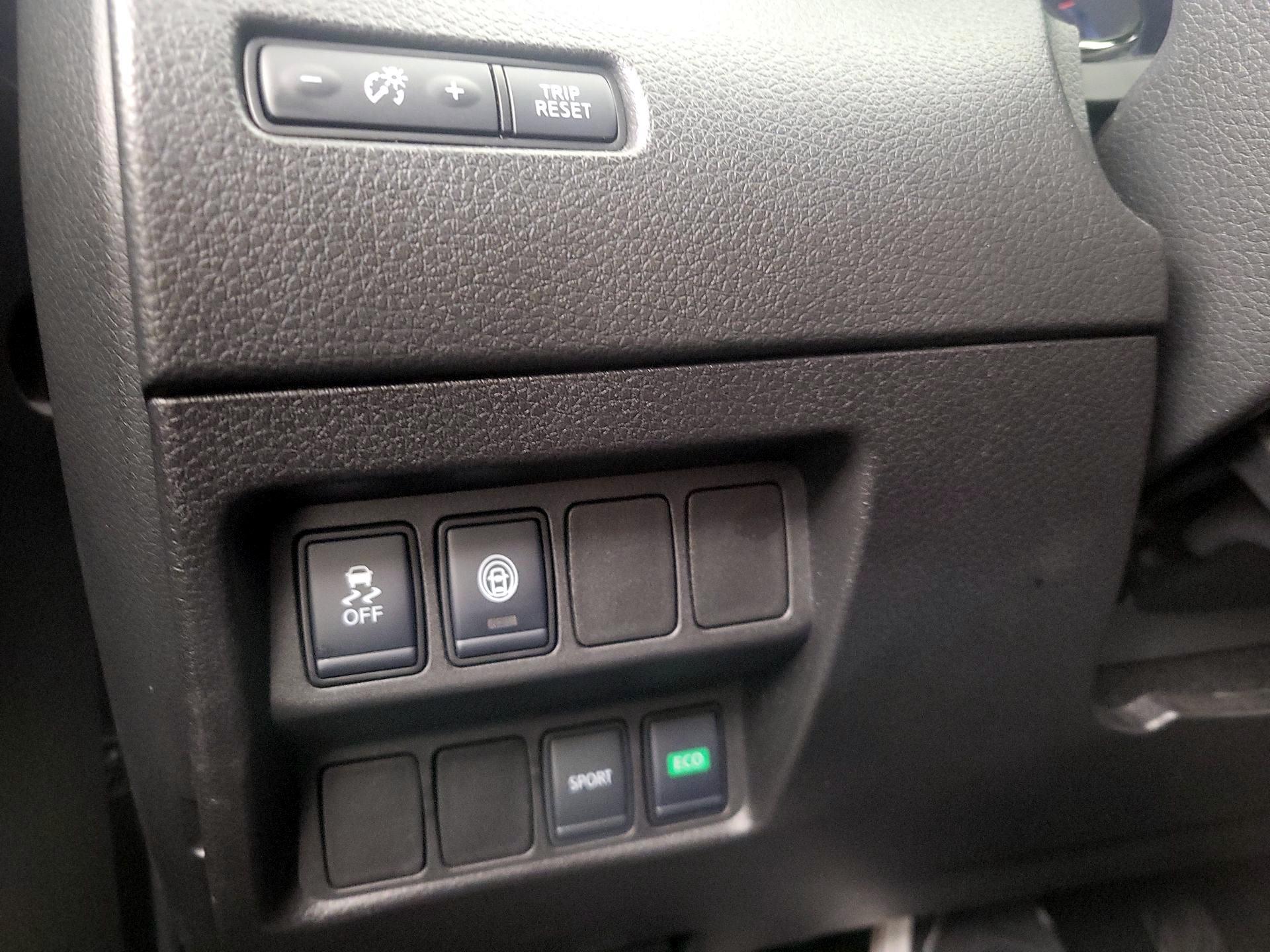 Thumbnail: 2020 Nissan Rogue Sport - 13