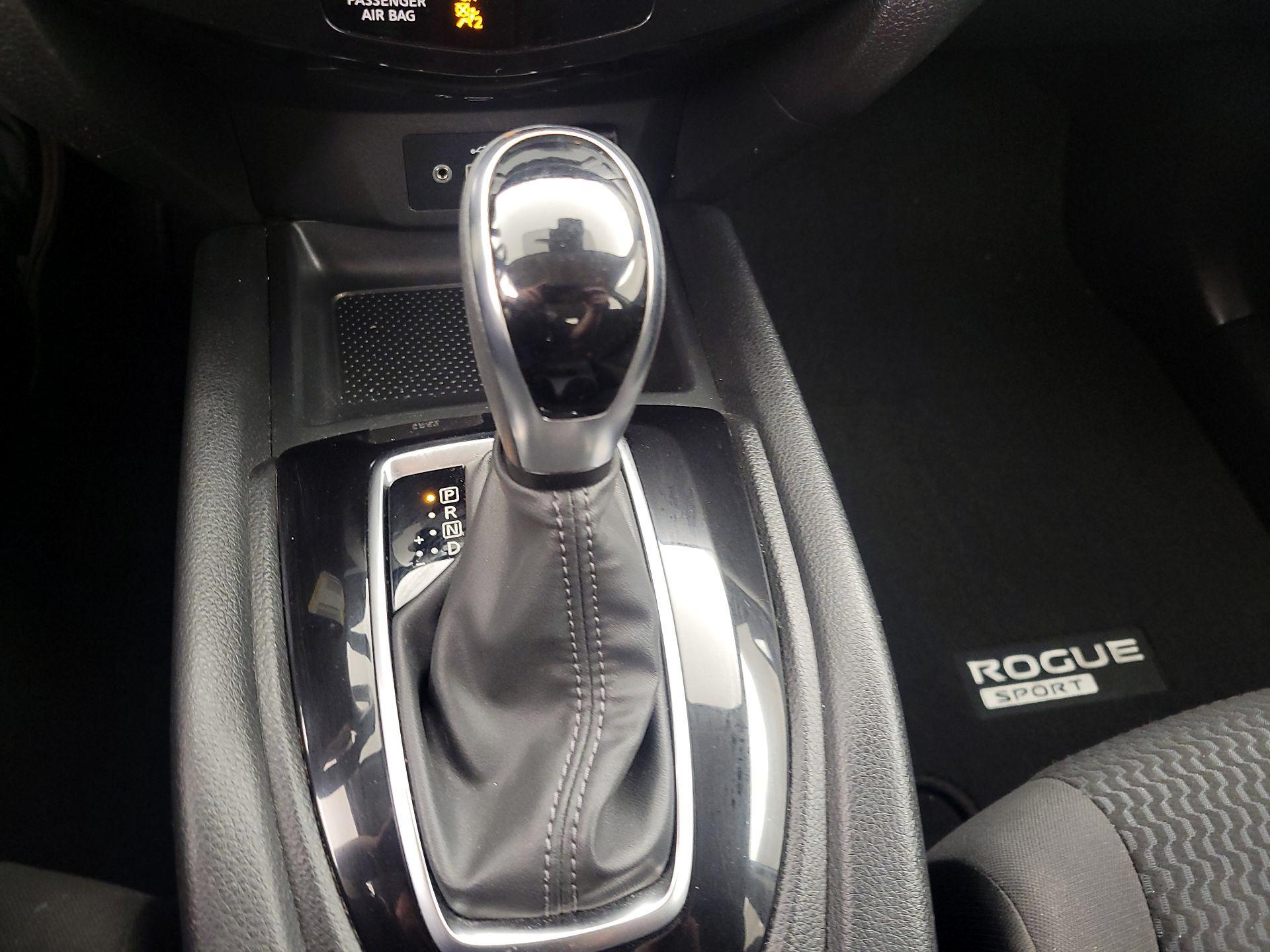 Thumbnail: 2020 Nissan Rogue Sport - 17