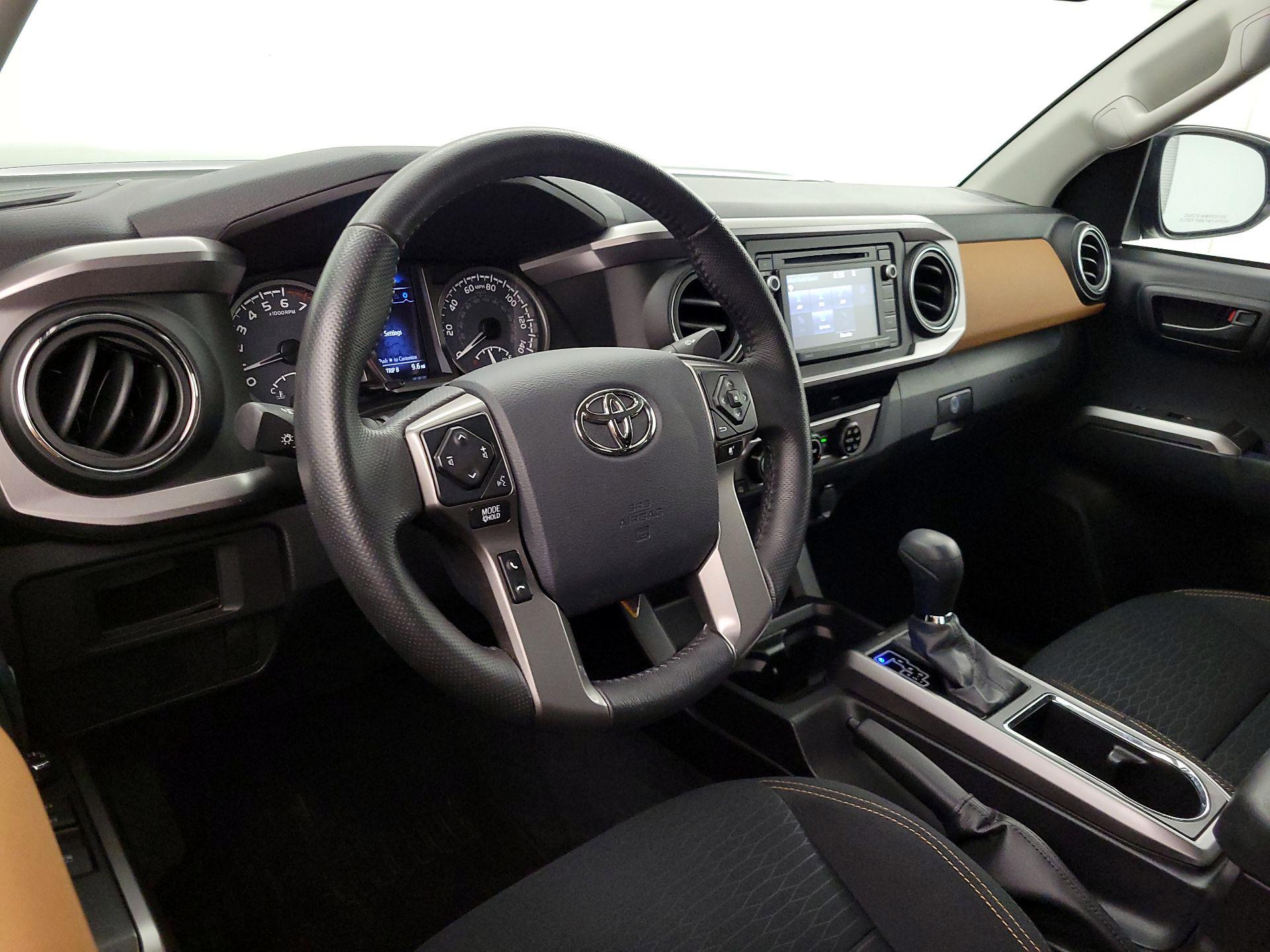 Thumbnail: 2016 Toyota Tacoma - 9