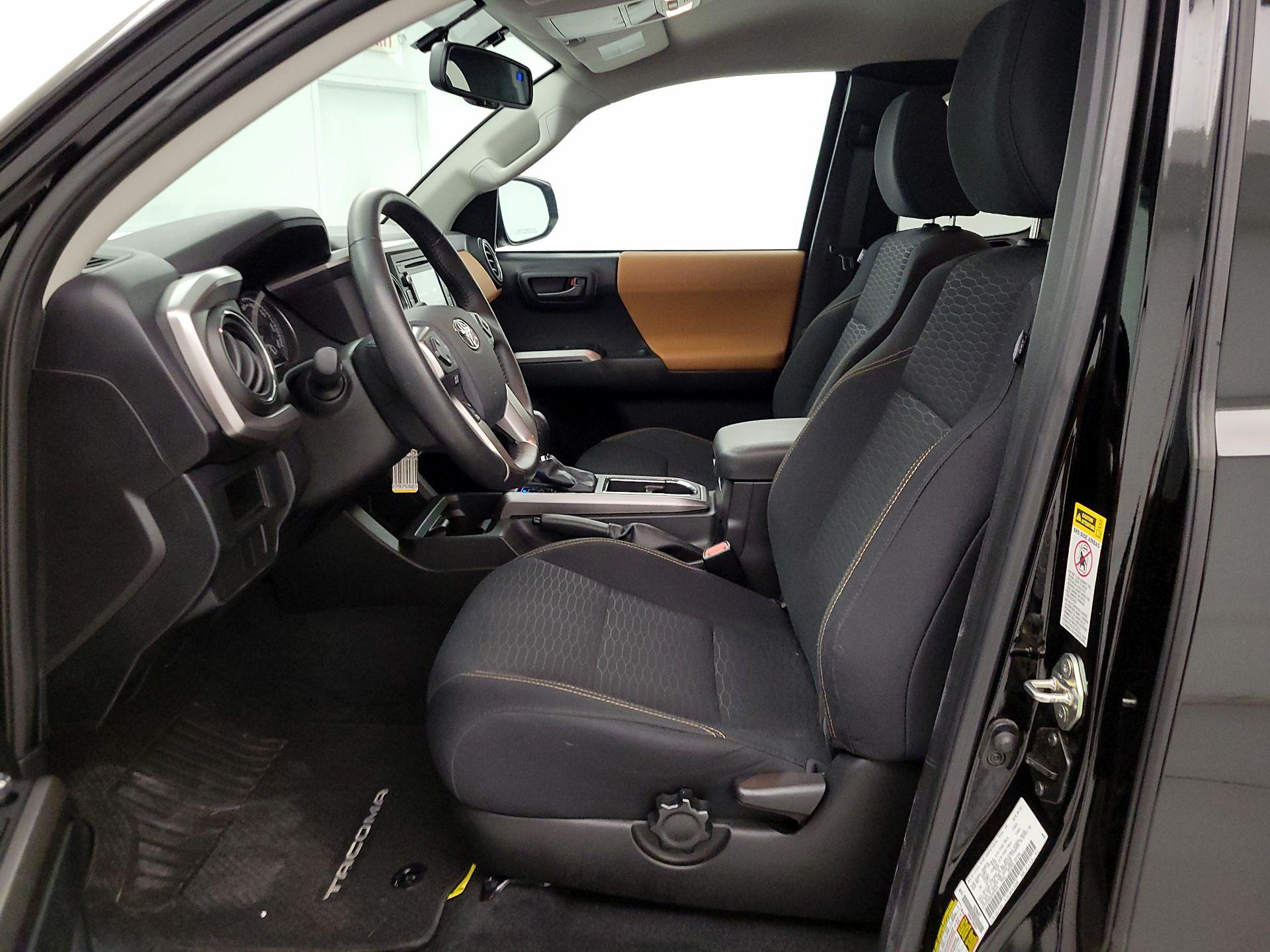 Thumbnail: 2016 Toyota Tacoma - 11