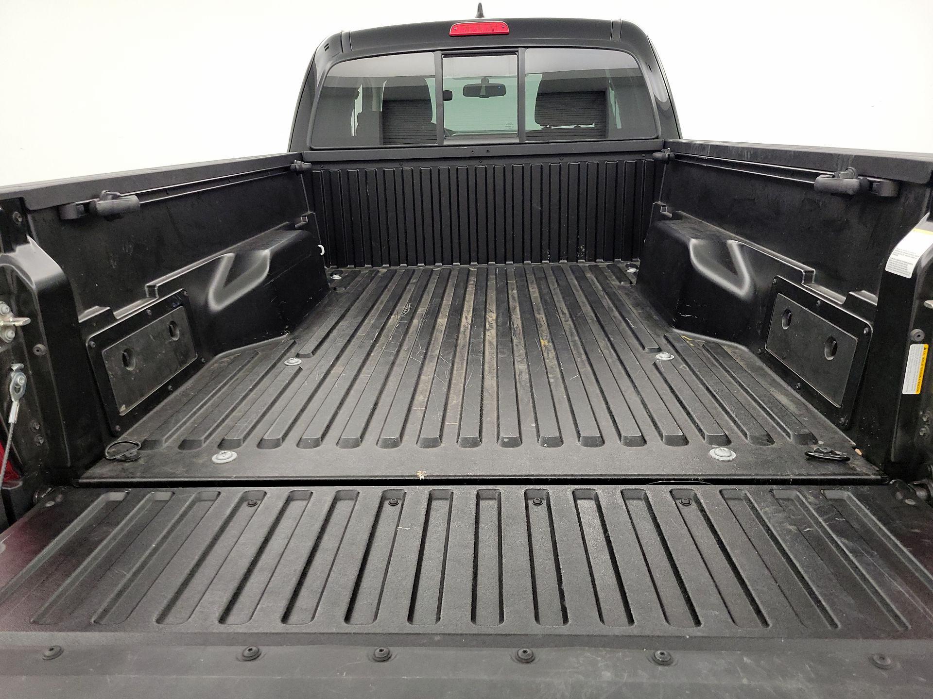 Thumbnail: 2016 Toyota Tacoma - 19
