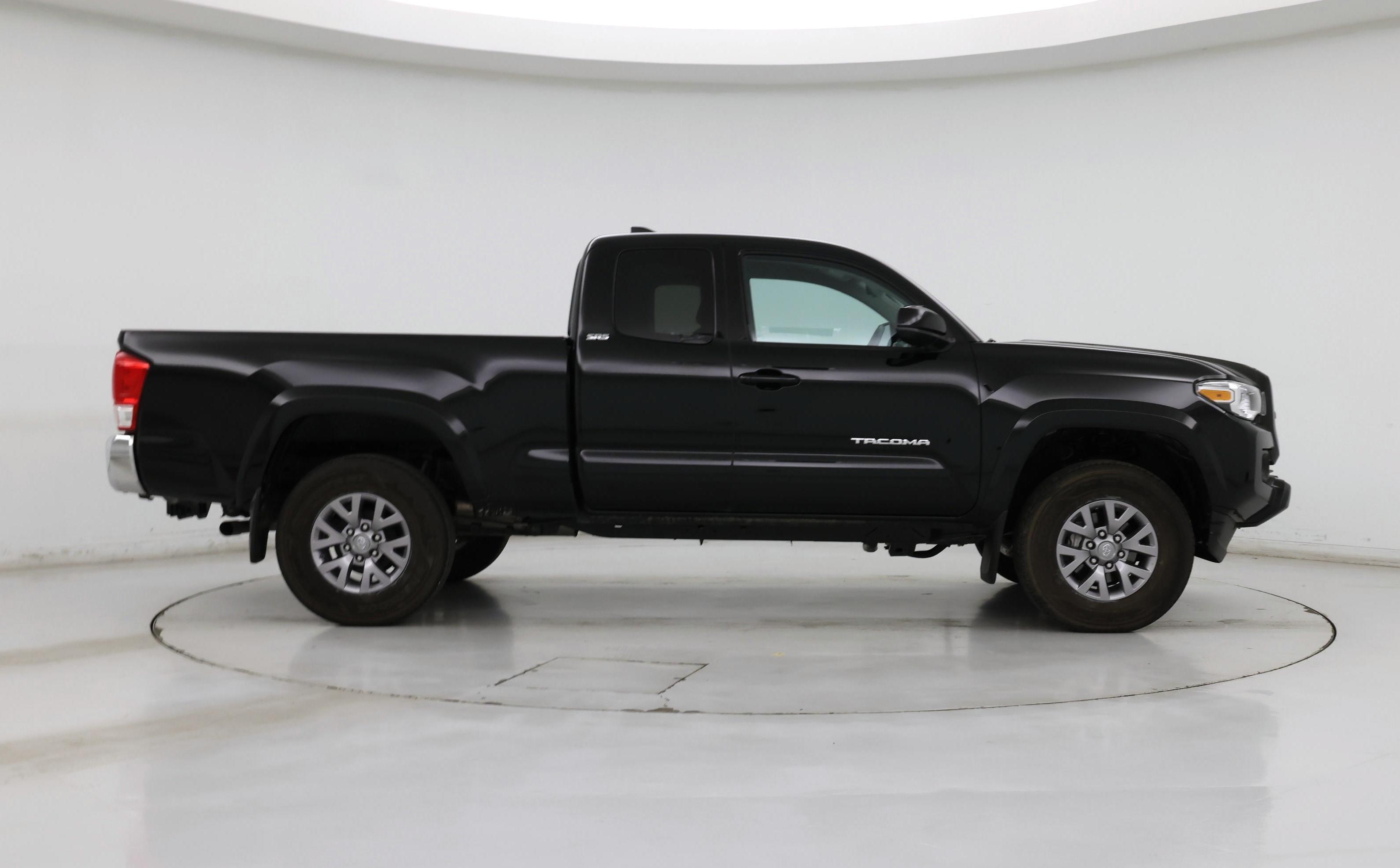 Thumbnail: 2016 Toyota Tacoma - 7