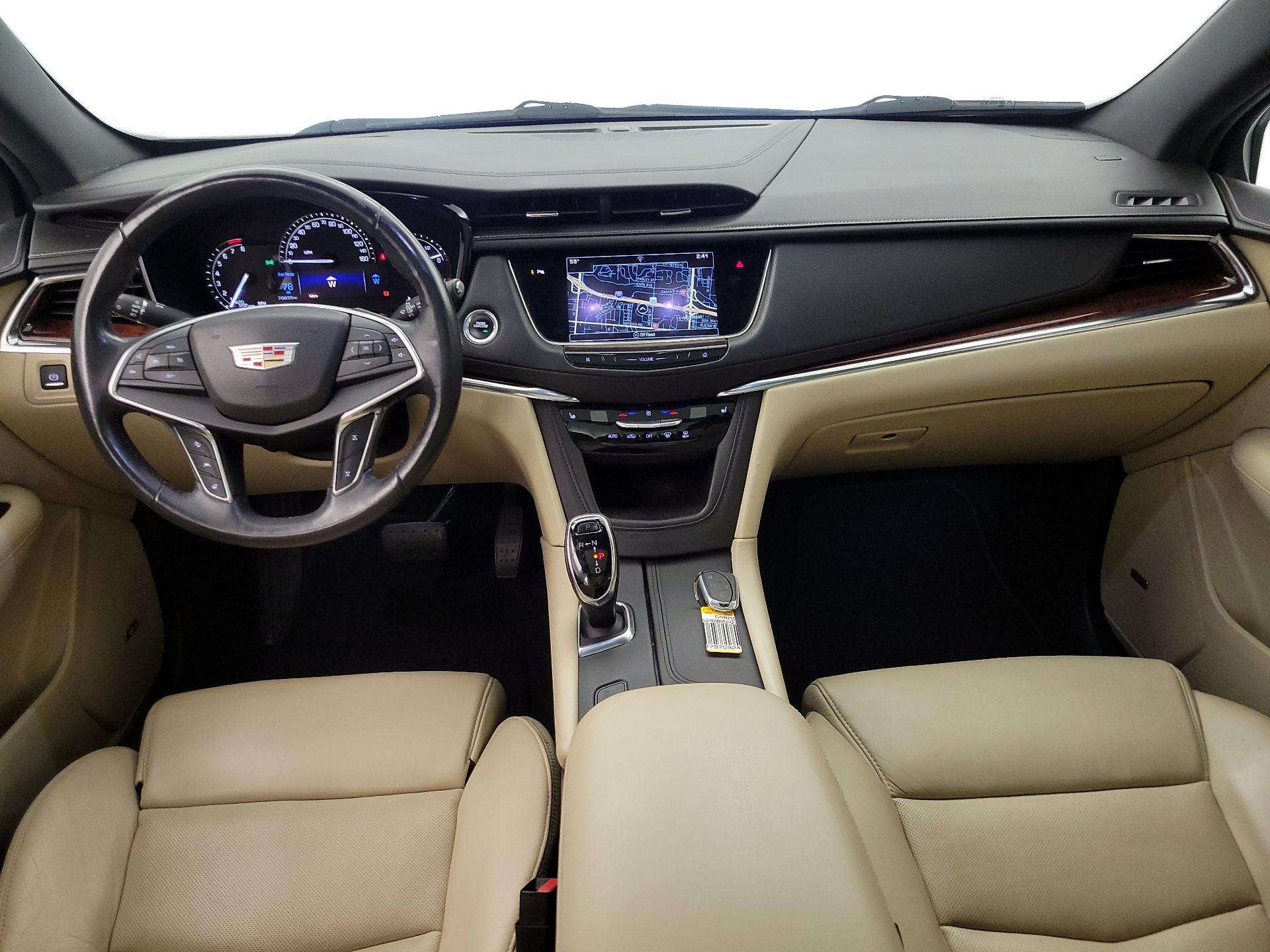 Thumbnail: 2017 Cadillac XT5 - 9