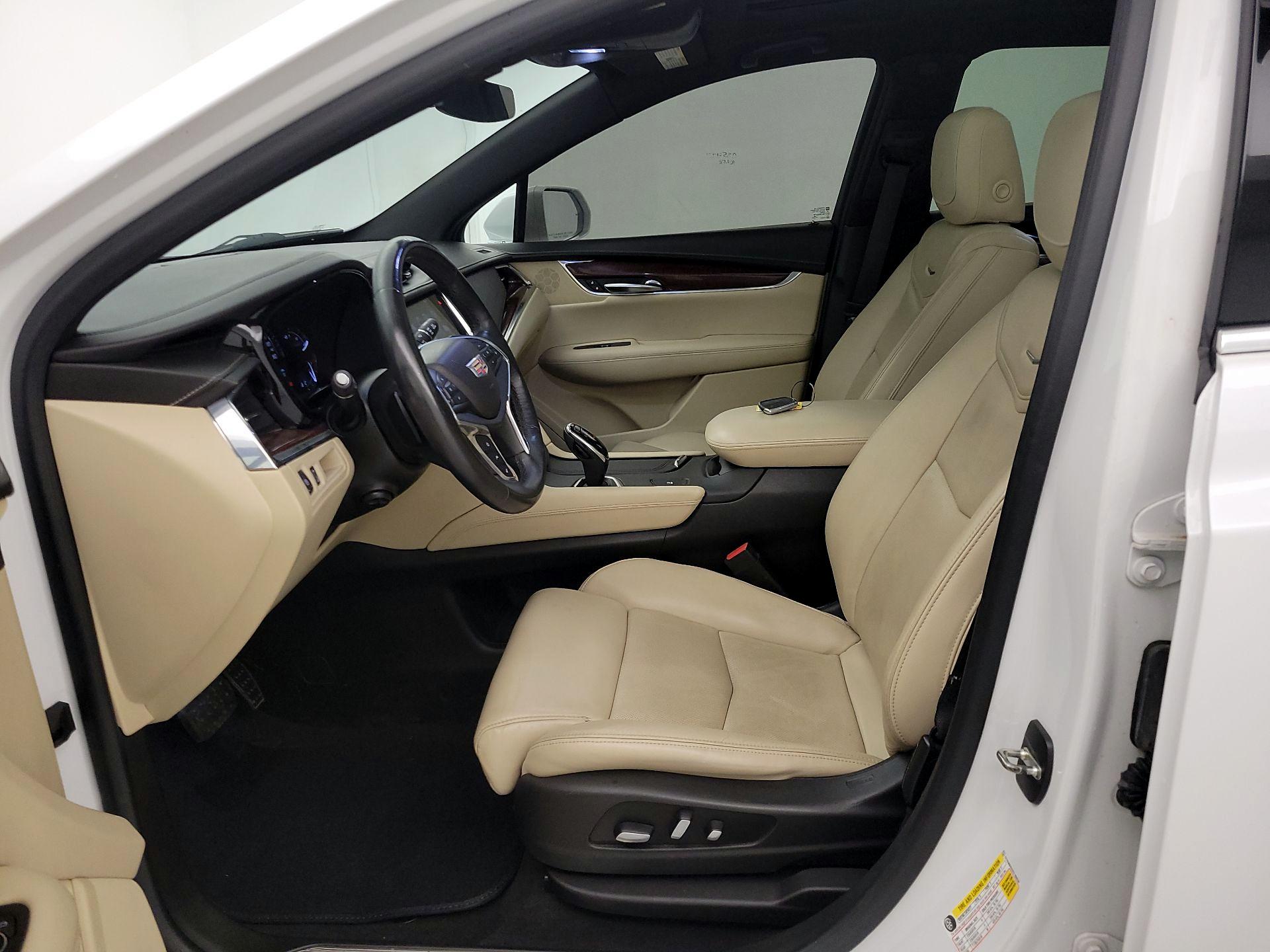 Thumbnail: 2017 Cadillac XT5 - 11