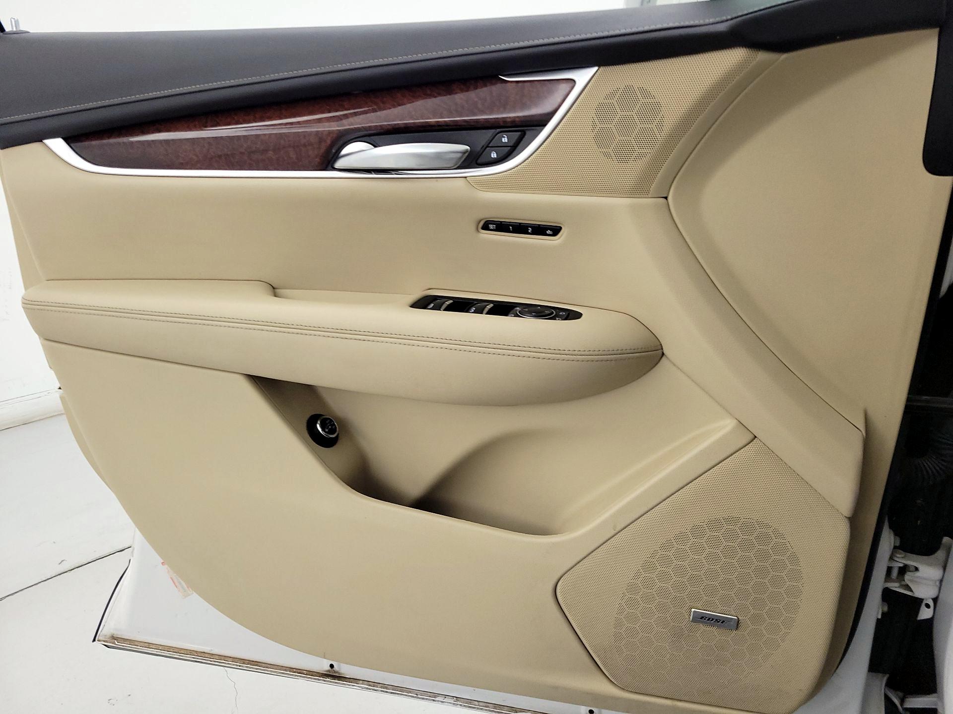 Thumbnail: 2017 Cadillac XT5 - 12