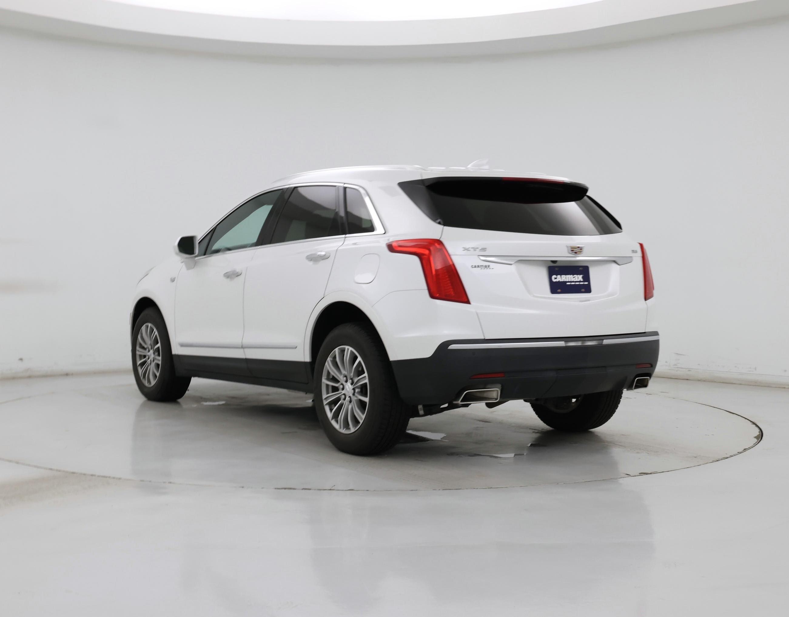Thumbnail: 2017 Cadillac XT5 - 2