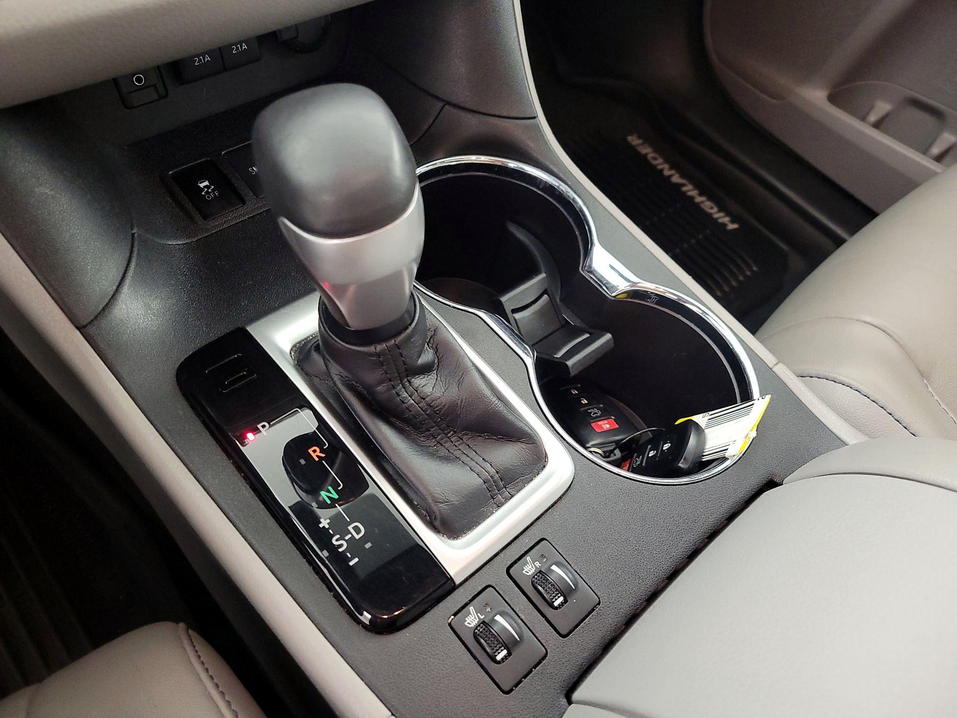 Thumbnail: 2018 Toyota Highlander - 17