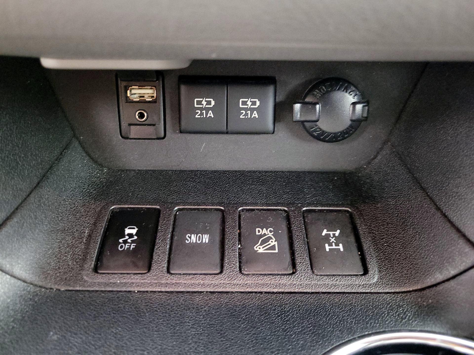 Thumbnail: 2018 Toyota Highlander - 18