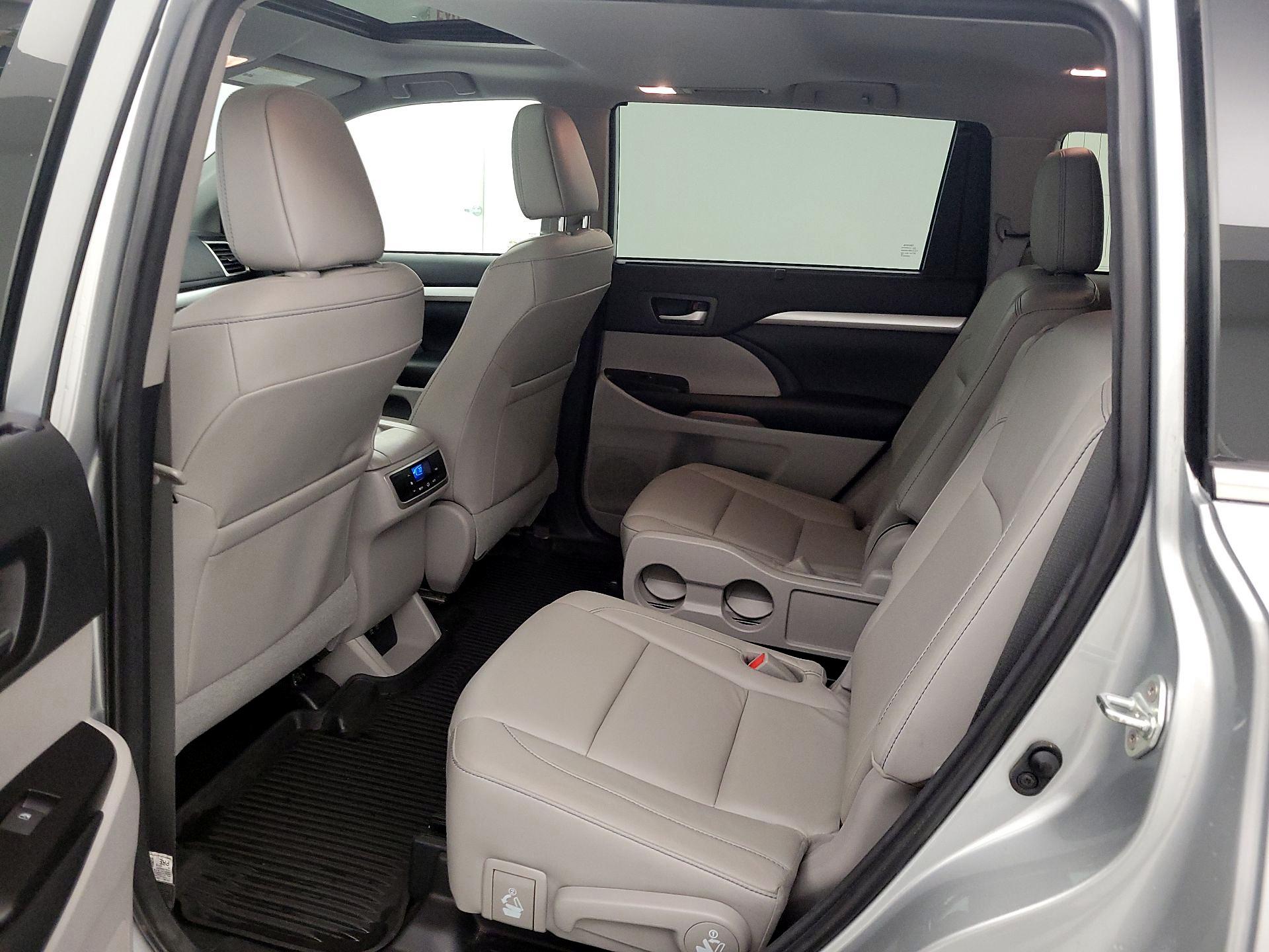 Thumbnail: 2018 Toyota Highlander - 20