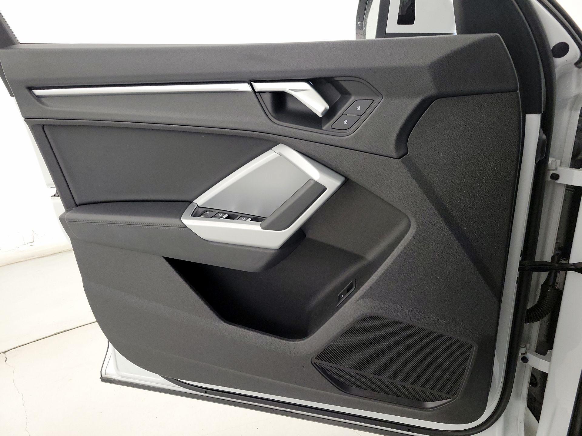 Thumbnail: 2021 Audi Q3 - 12