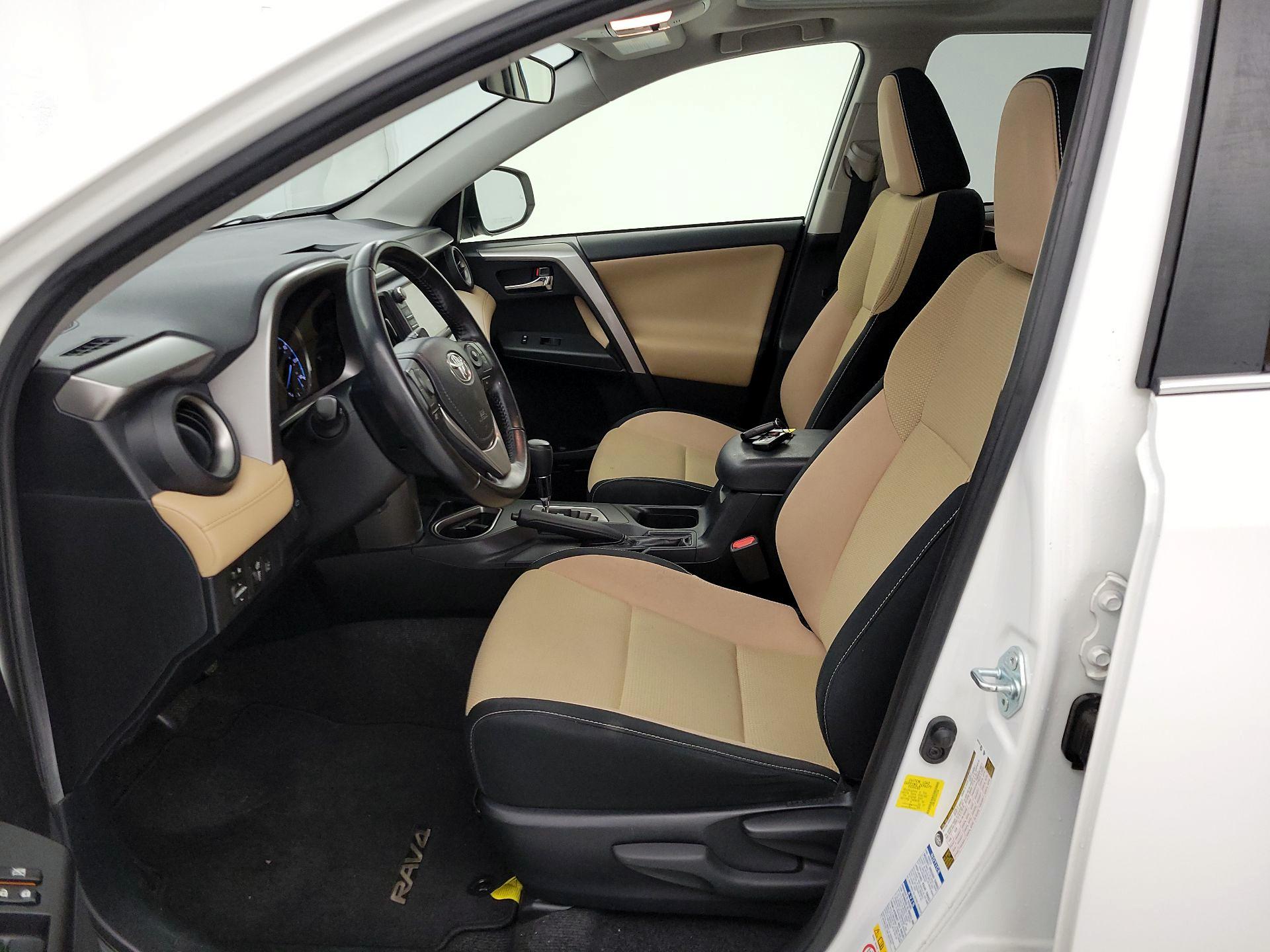 Thumbnail: 2016 Toyota RAV4 - 11