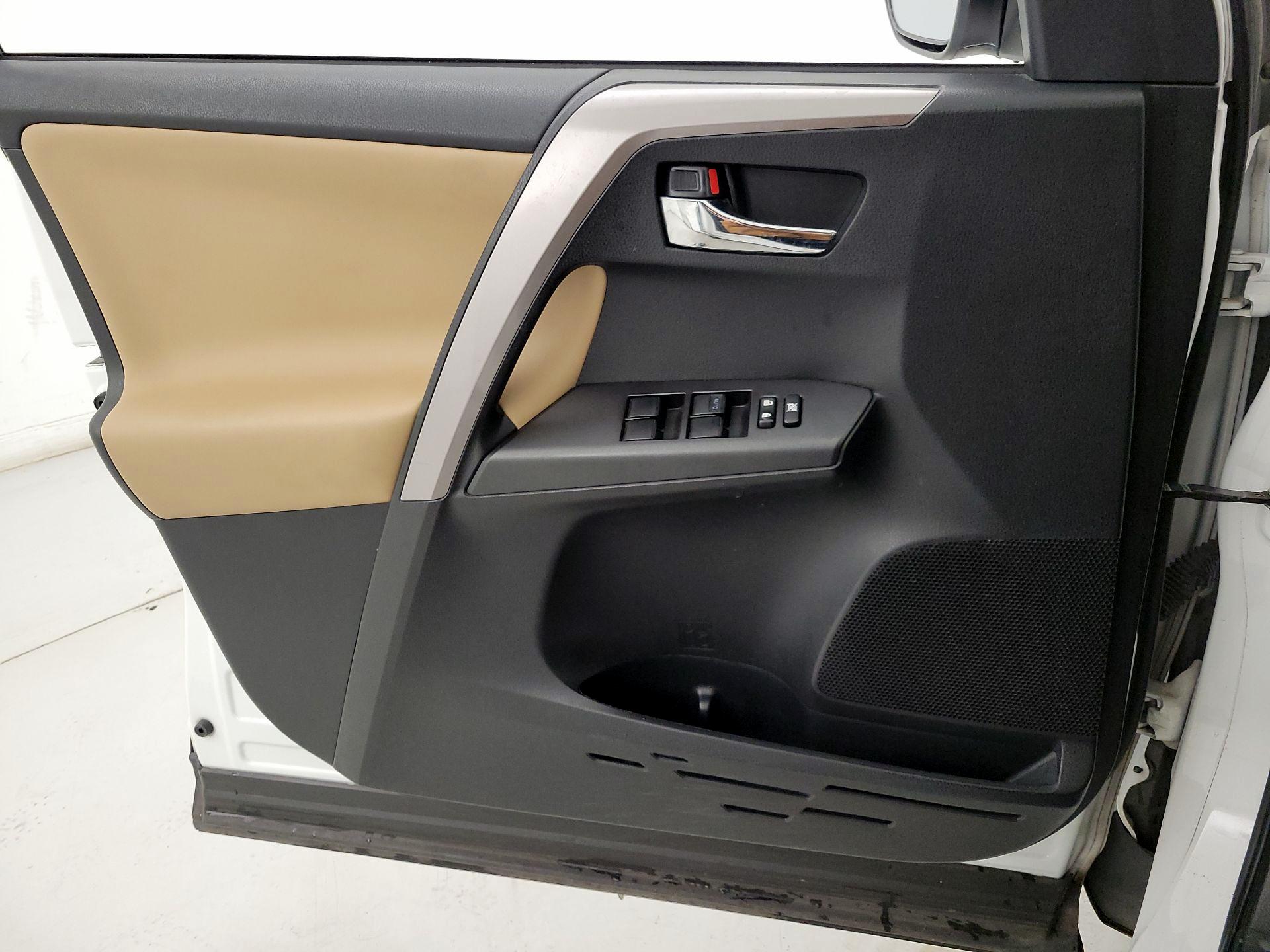 Thumbnail: 2016 Toyota RAV4 - 12