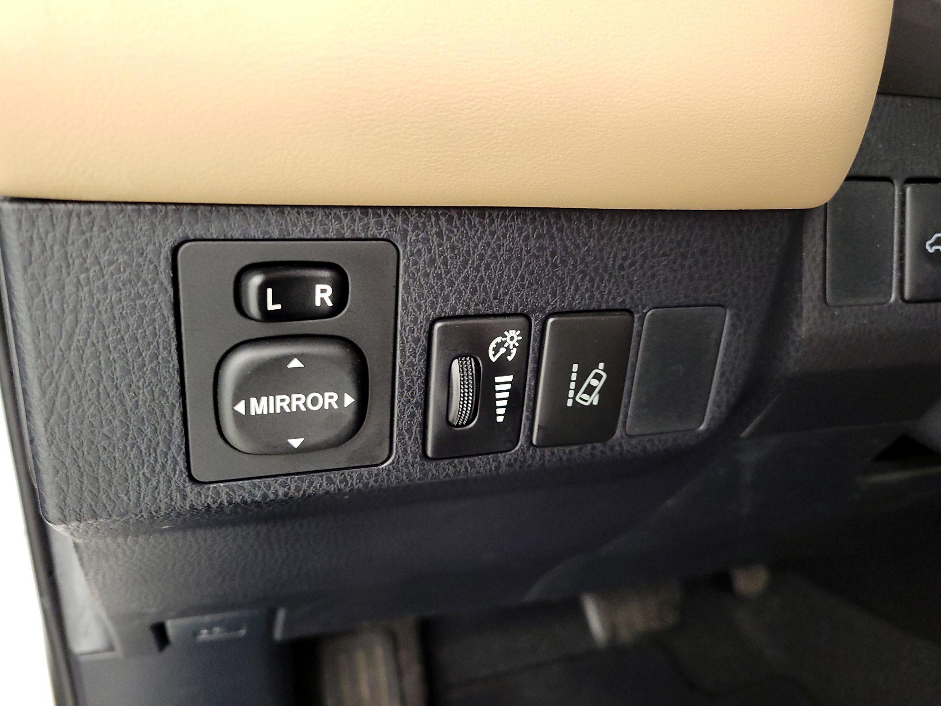 Thumbnail: 2016 Toyota RAV4 - 13