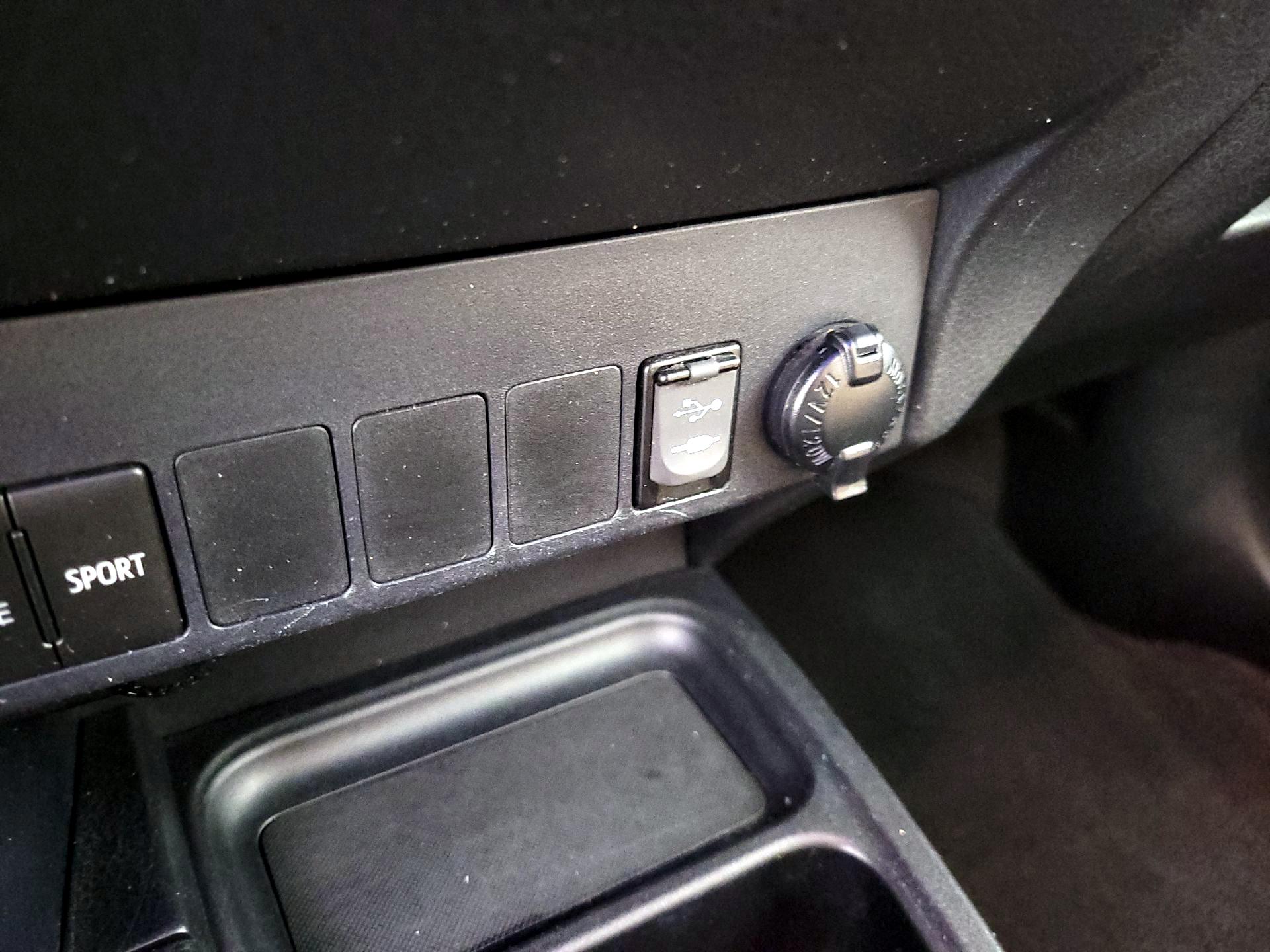 Thumbnail: 2016 Toyota RAV4 - 18