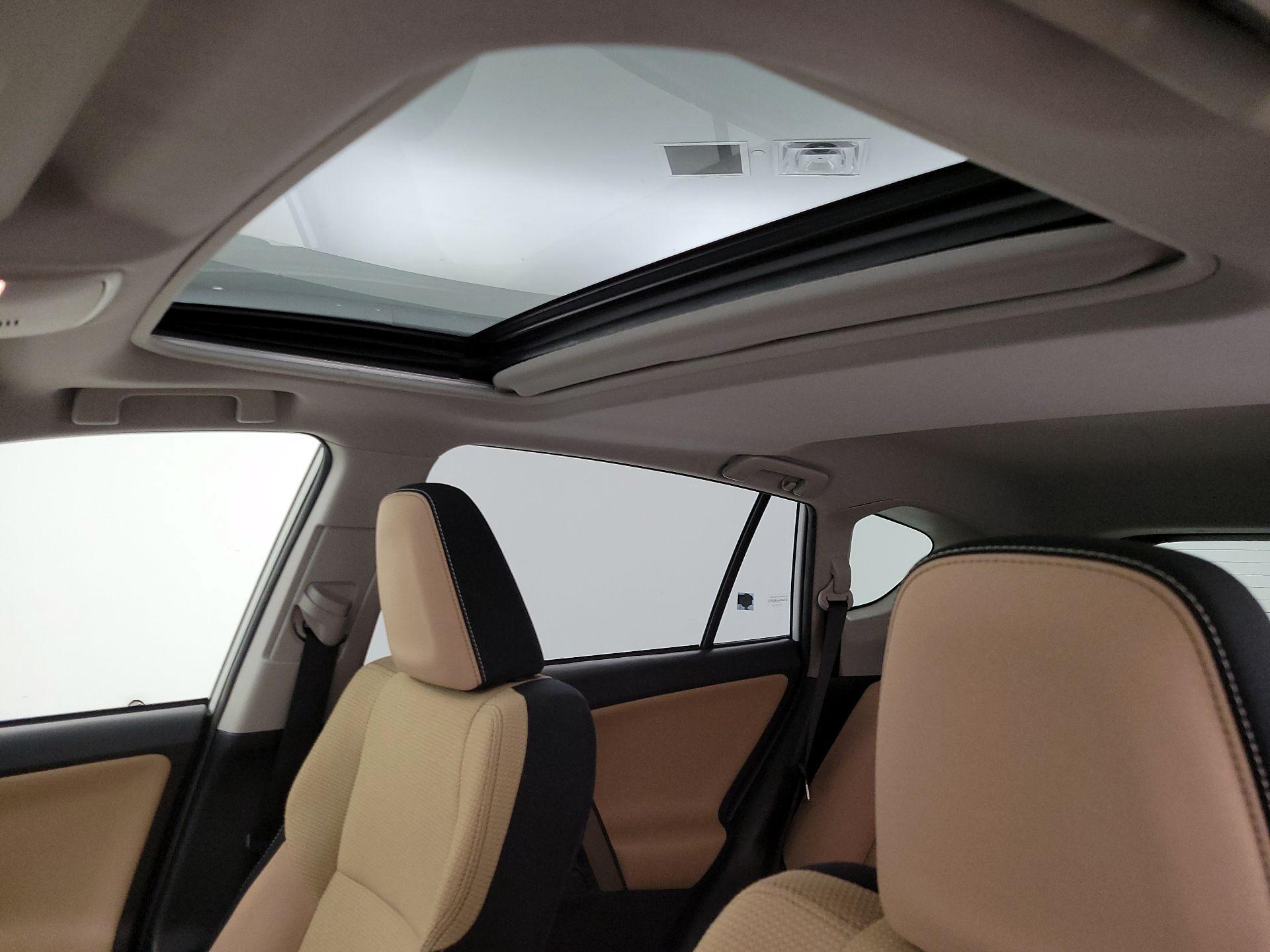 Thumbnail: 2016 Toyota RAV4 - 19