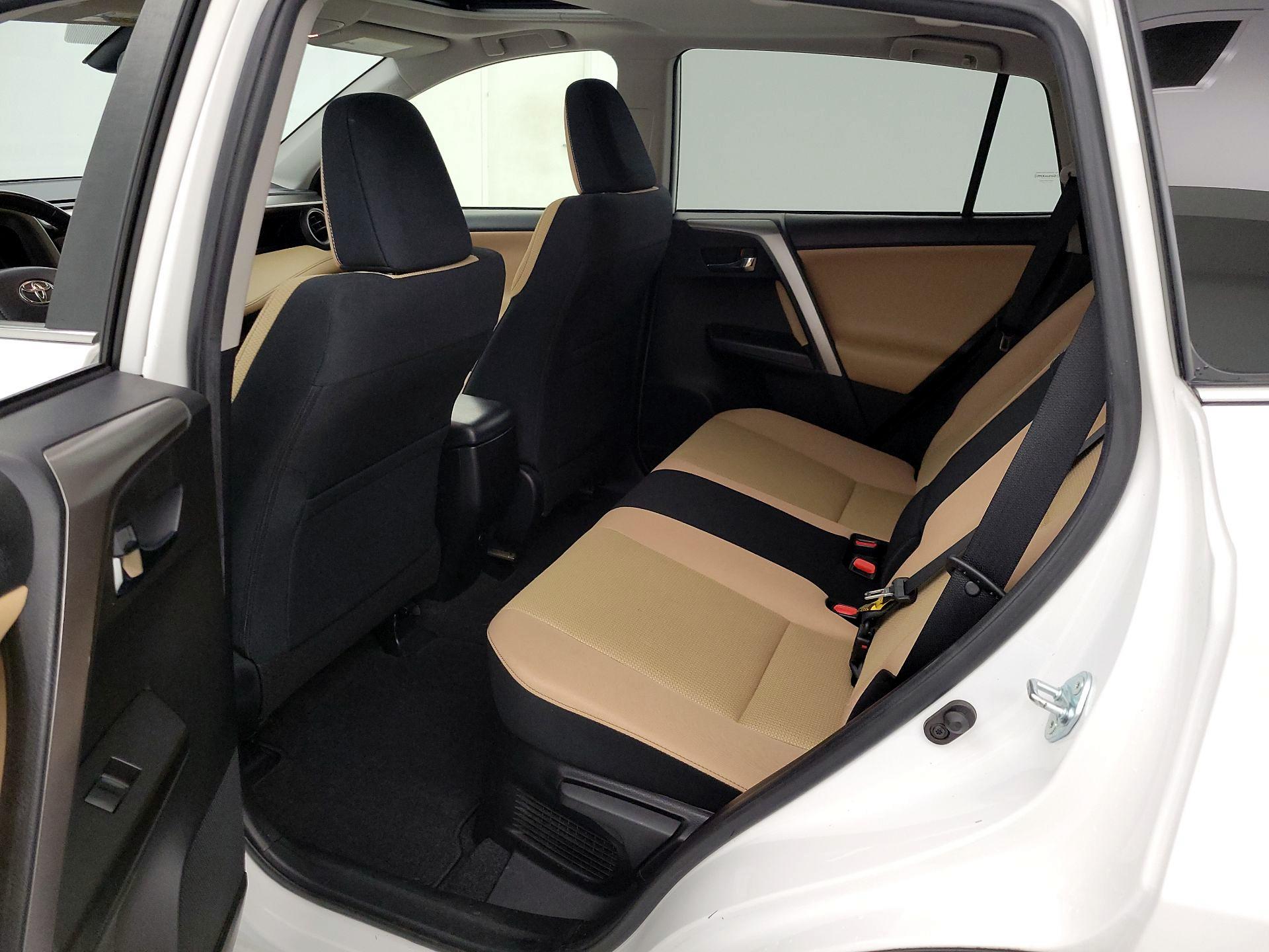 Thumbnail: 2016 Toyota RAV4 - 20