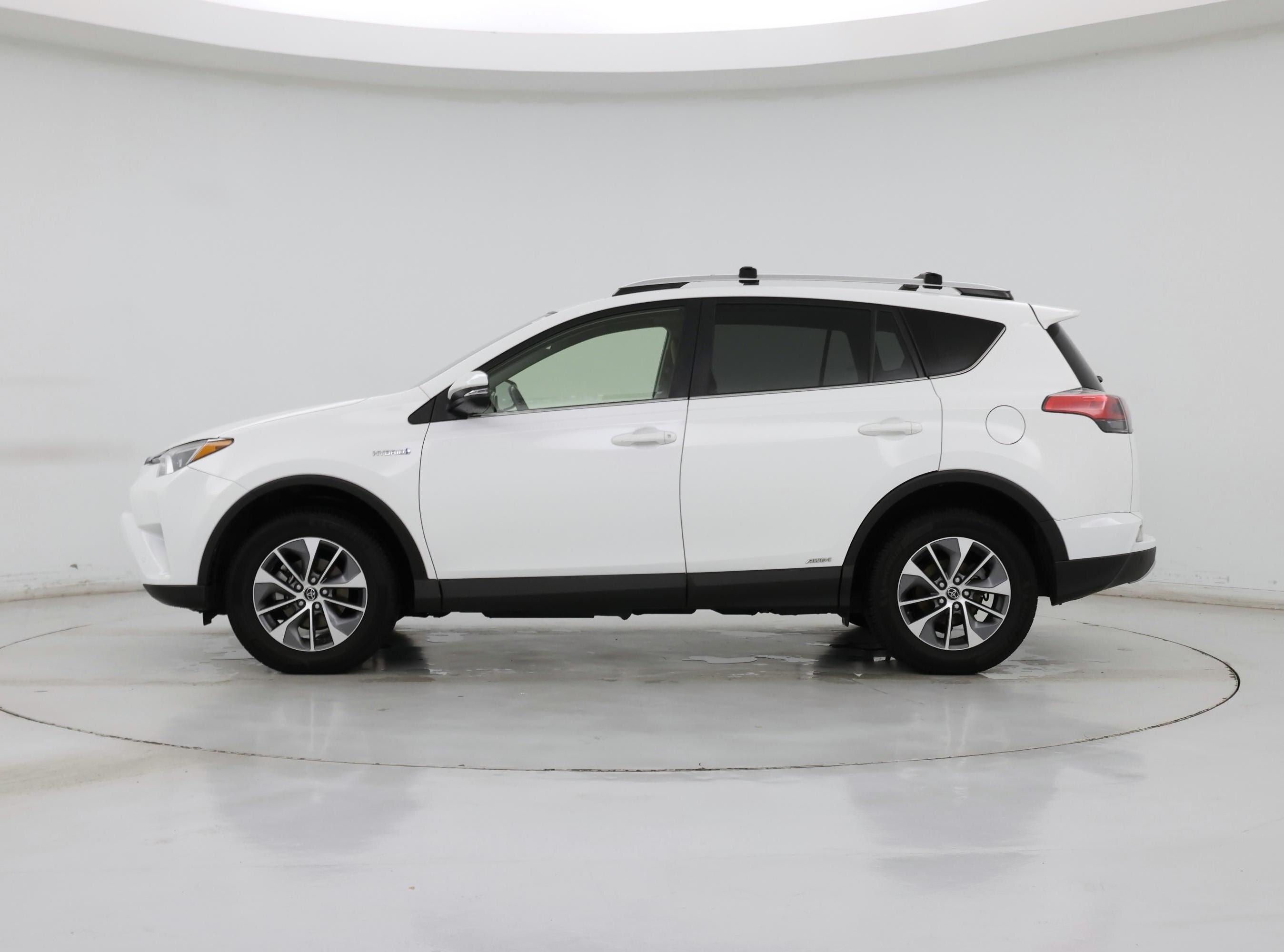 Thumbnail: 2016 Toyota RAV4 - 3