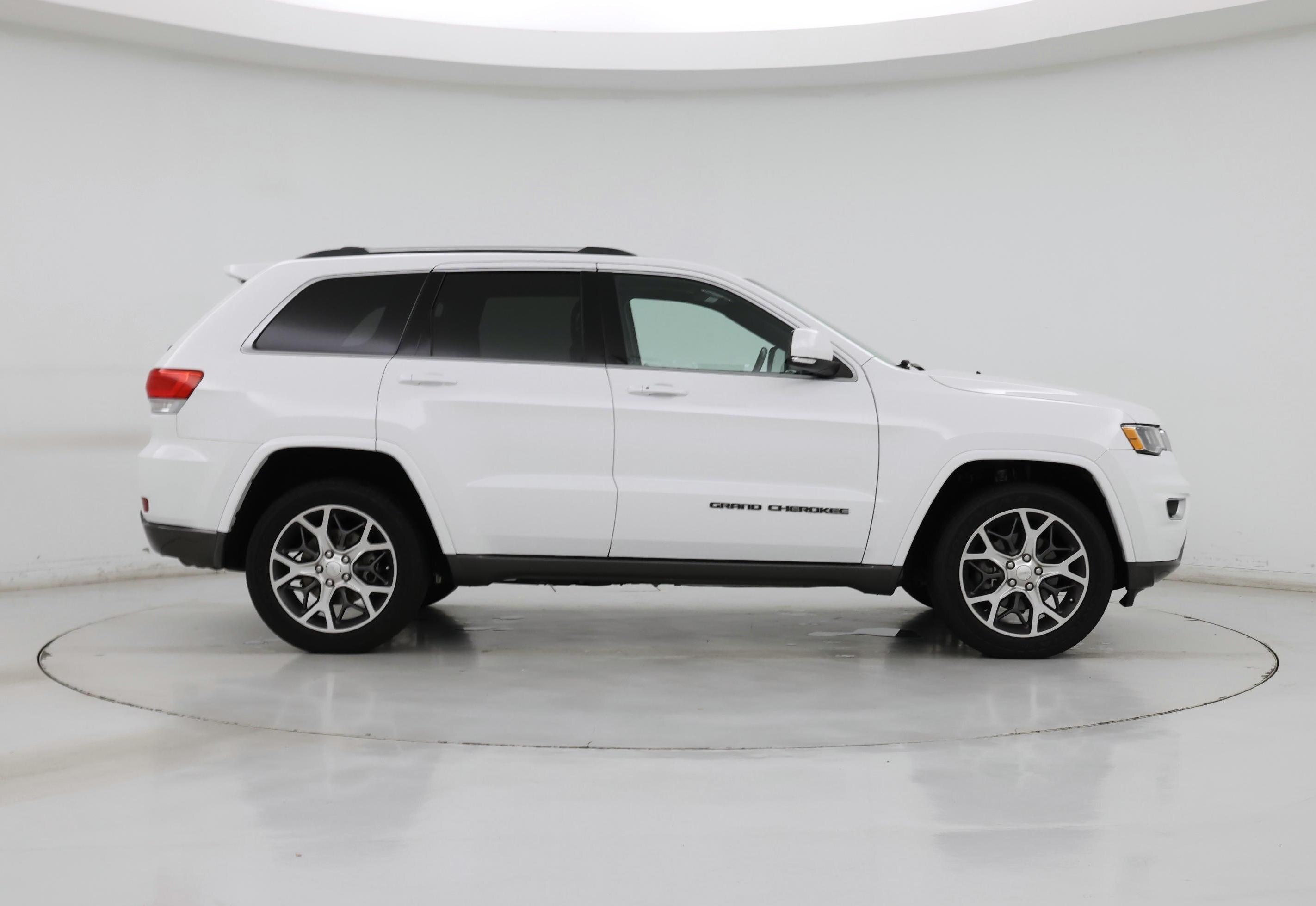 Thumbnail: 2018 Jeep Grand Cherokee - 7