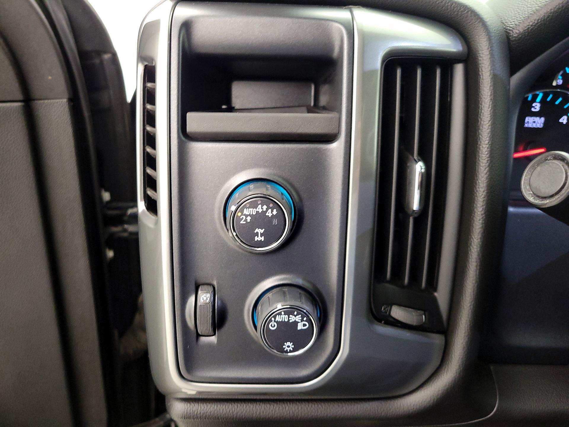 Thumbnail: 2018 Chevrolet Silverado 1500 - 13