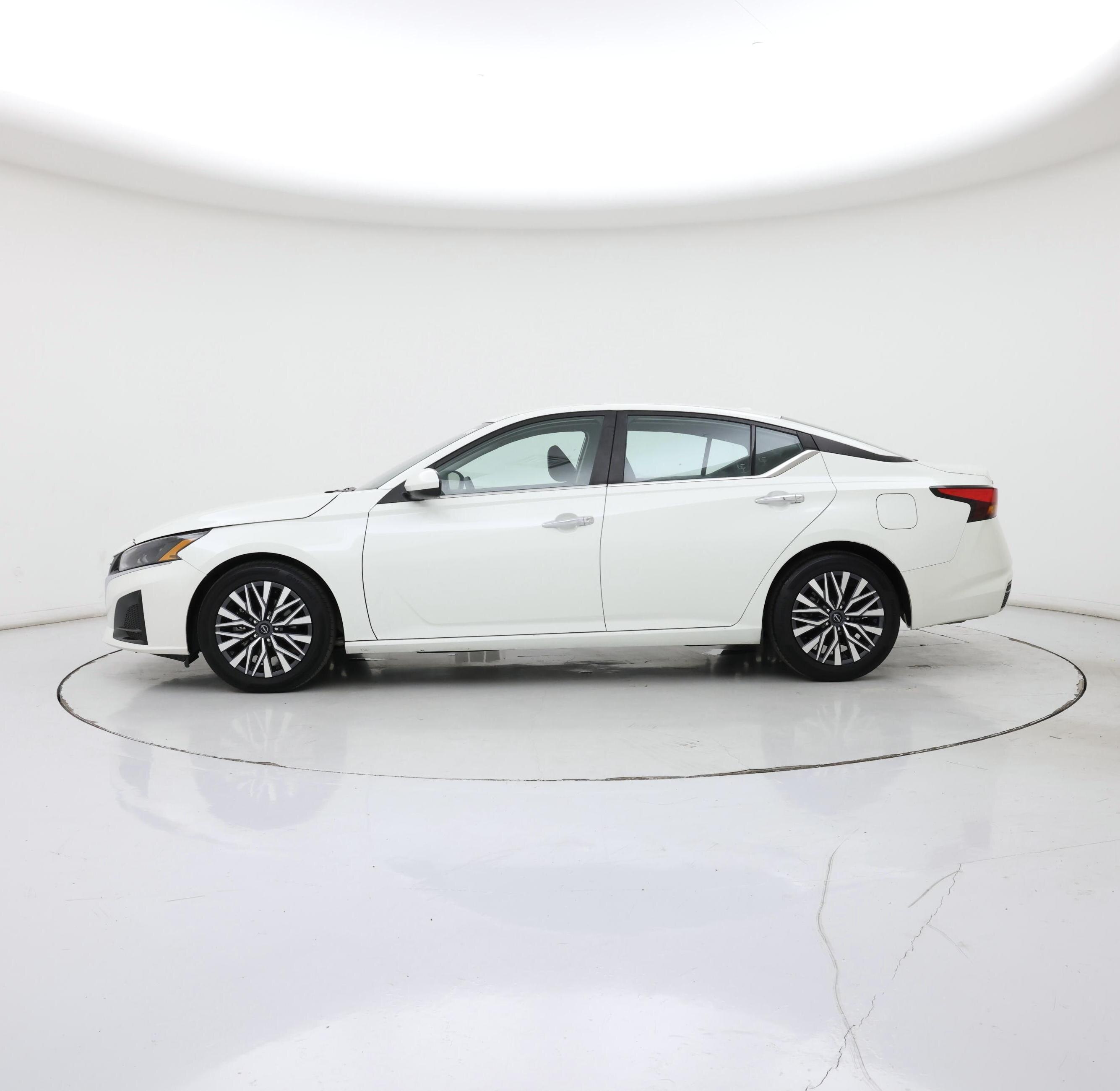 Thumbnail: 2023 Nissan Altima - 3