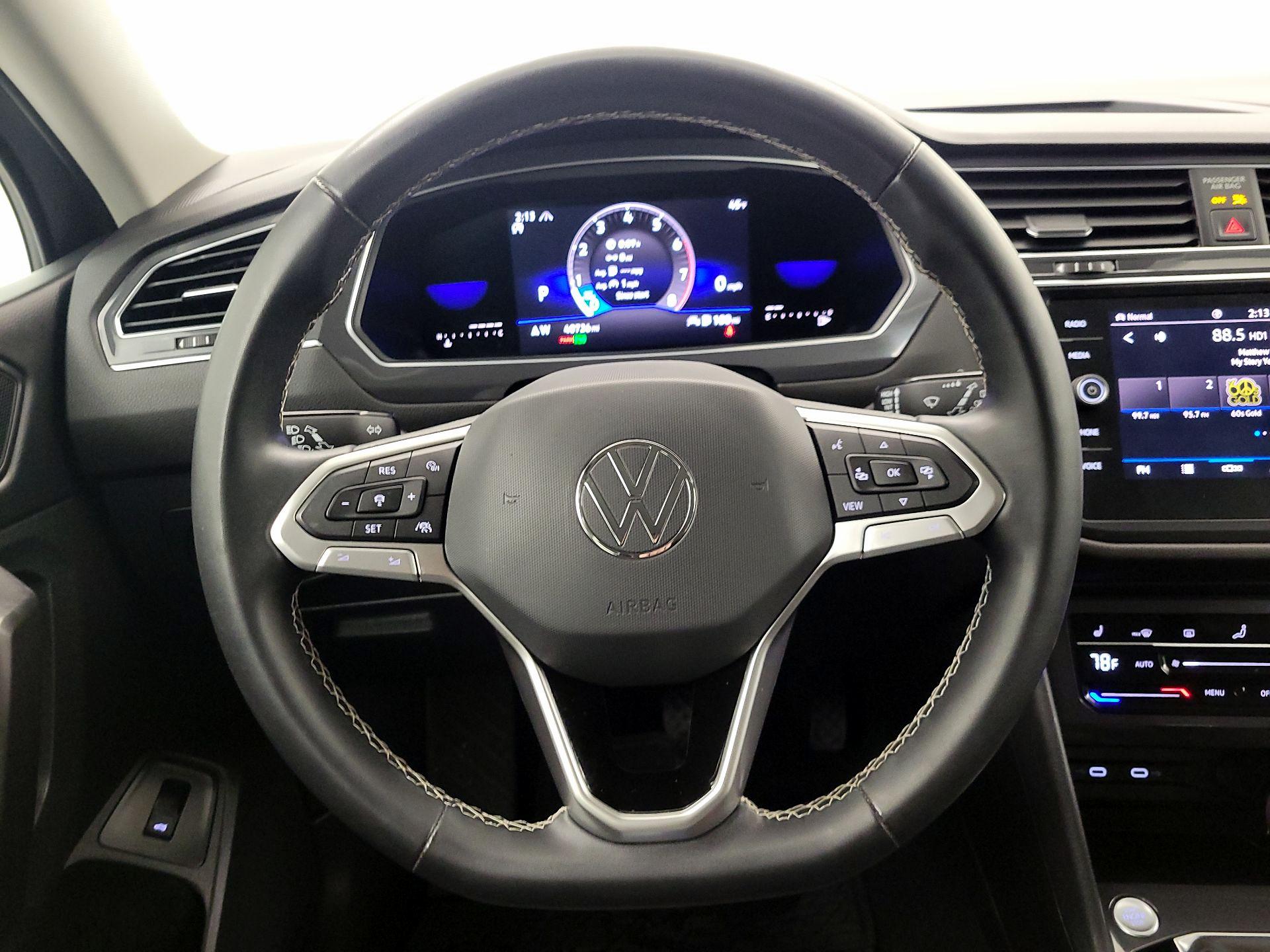 Thumbnail: 2022 Volkswagen Tiguan - 10