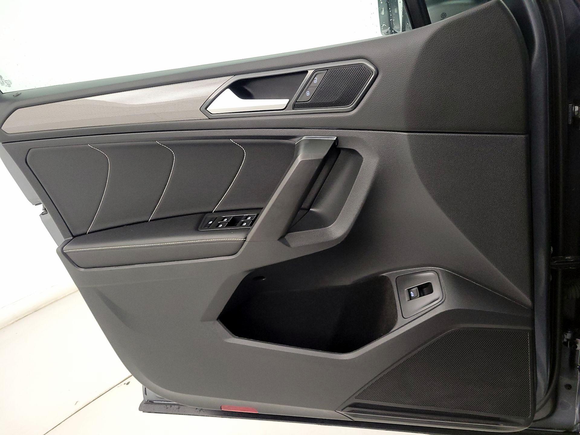 Thumbnail: 2022 Volkswagen Tiguan - 12