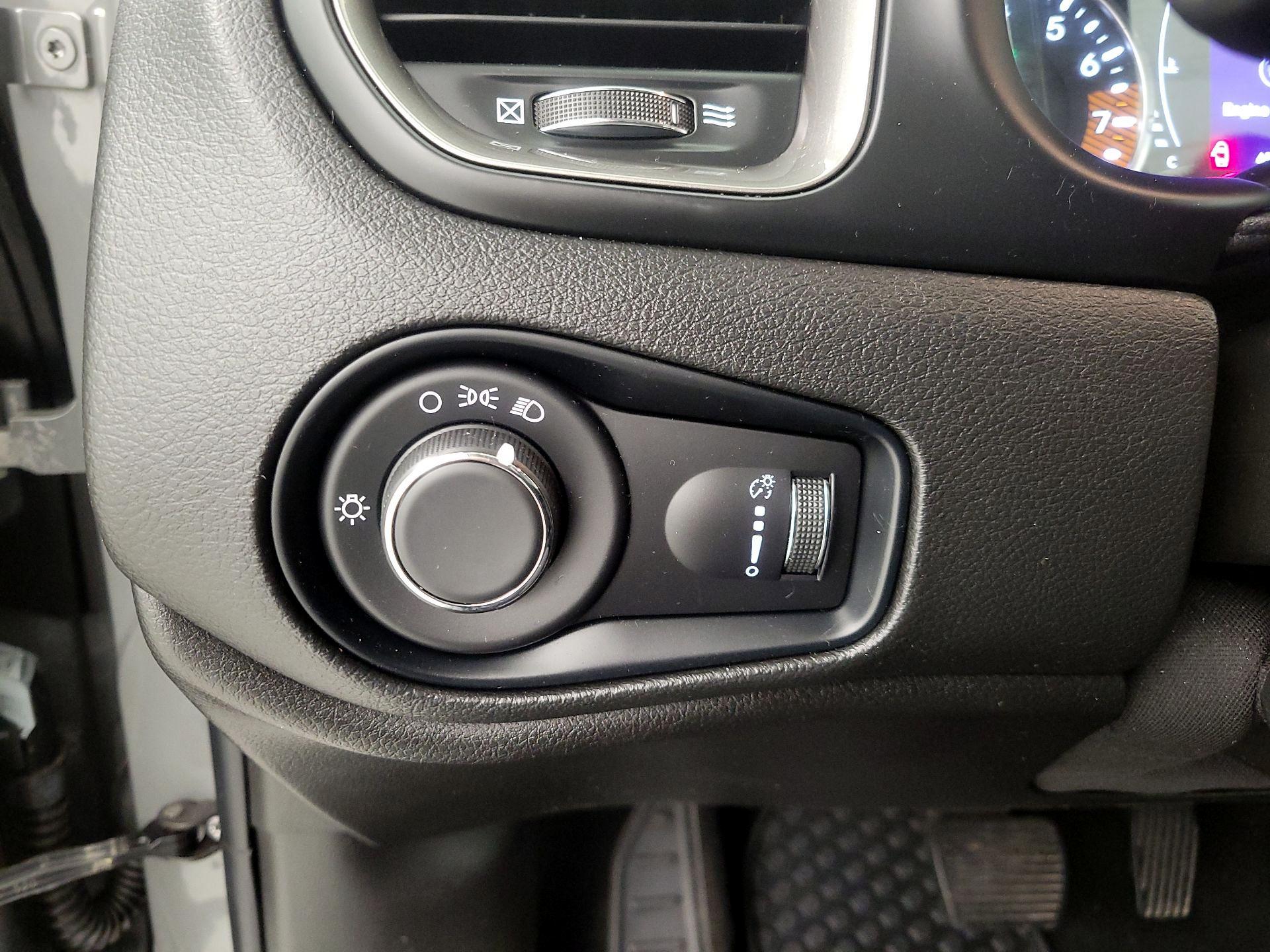 Thumbnail: 2022 Jeep Renegade - 13