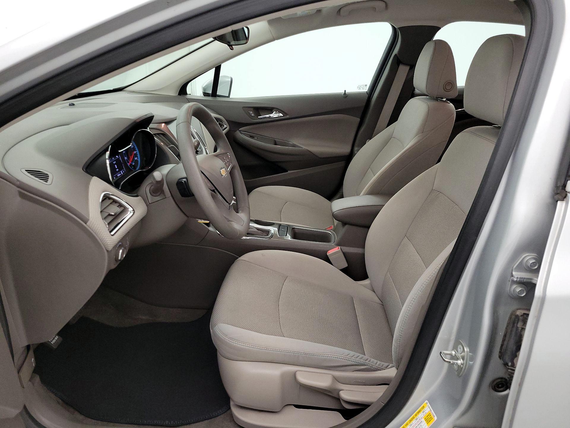 Thumbnail: 2018 Chevrolet Cruze - 11