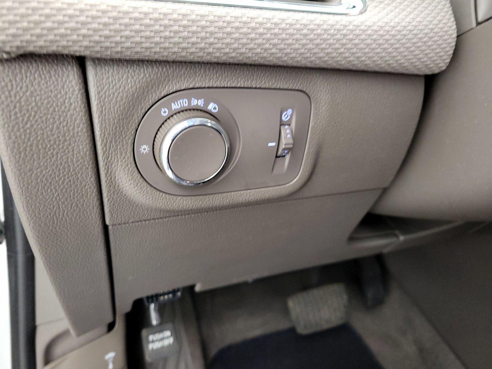 Thumbnail: 2018 Chevrolet Cruze - 13