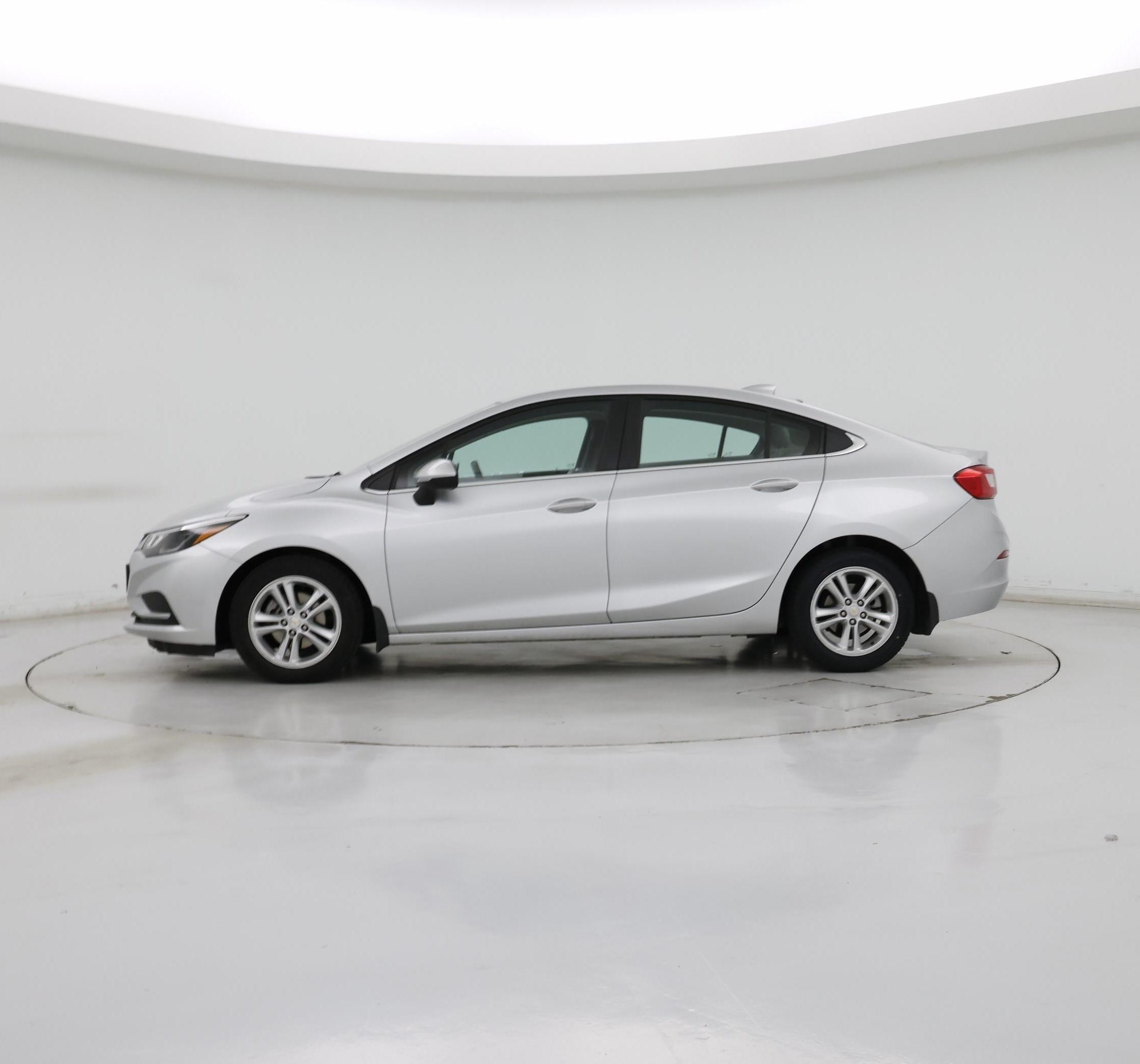 Thumbnail: 2018 Chevrolet Cruze - 3