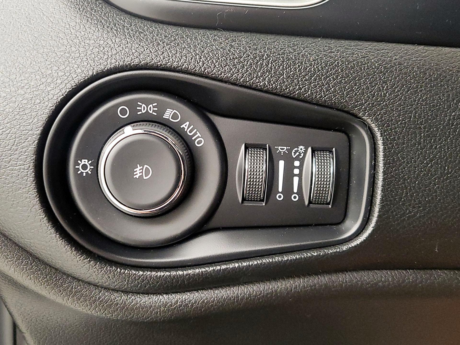 Thumbnail: 2021 Jeep Renegade - 13