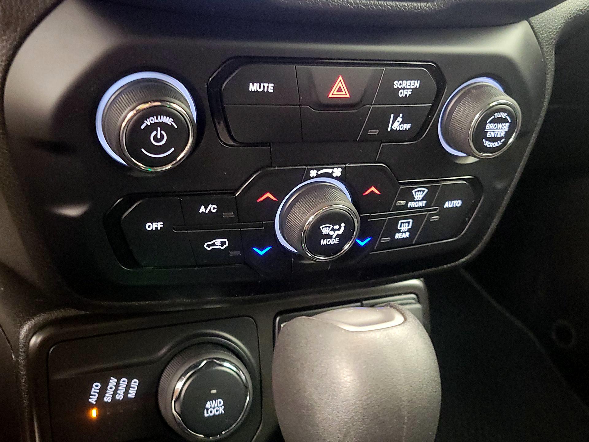 Thumbnail: 2021 Jeep Renegade - 17