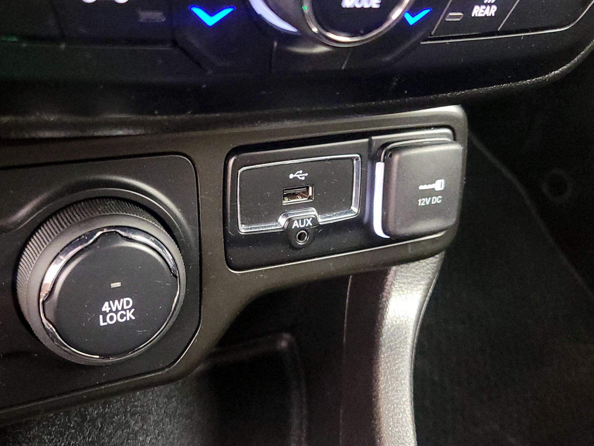 Thumbnail: 2021 Jeep Renegade - 19