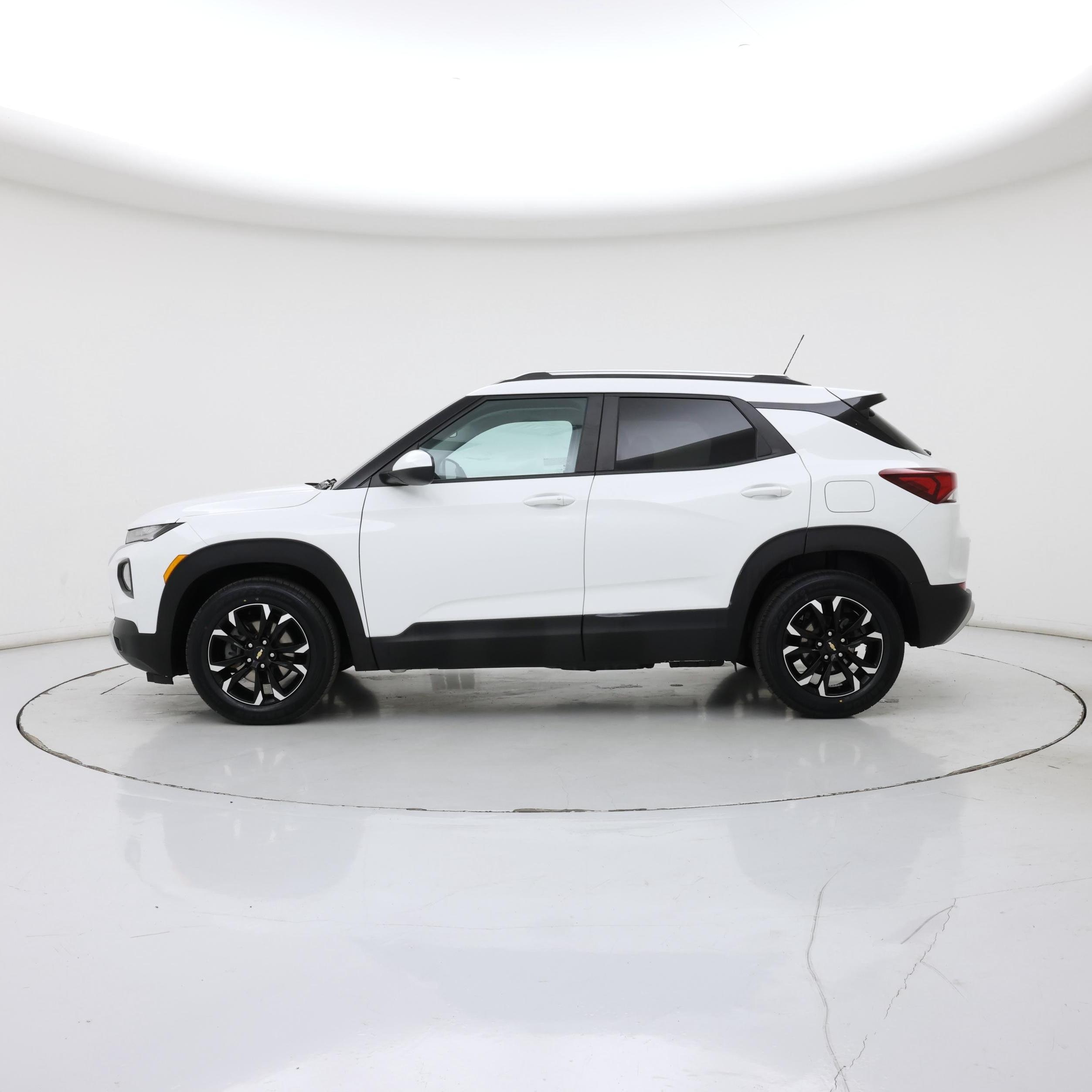 Thumbnail: 2023 Chevrolet TrailBlazer - 3