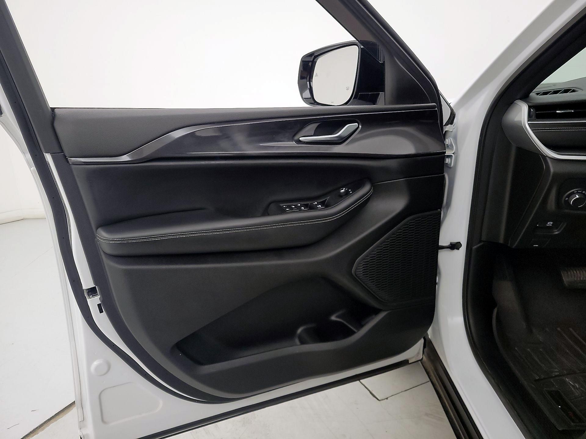 Thumbnail: 2023 Jeep Grand Cherokee - 12