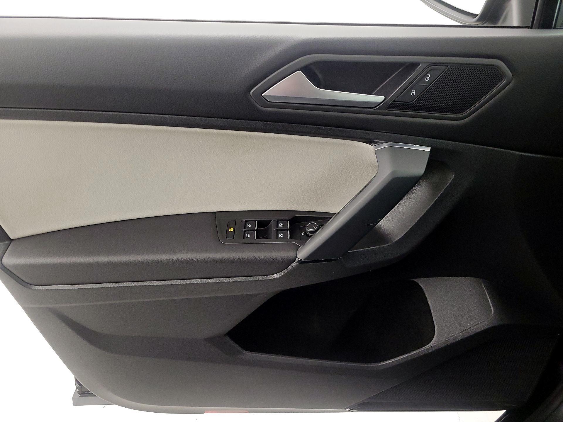 Thumbnail: 2019 Volkswagen Tiguan - 12