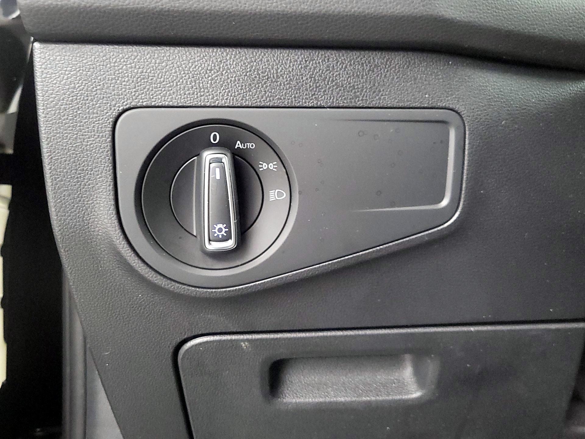 Thumbnail: 2019 Volkswagen Tiguan - 13