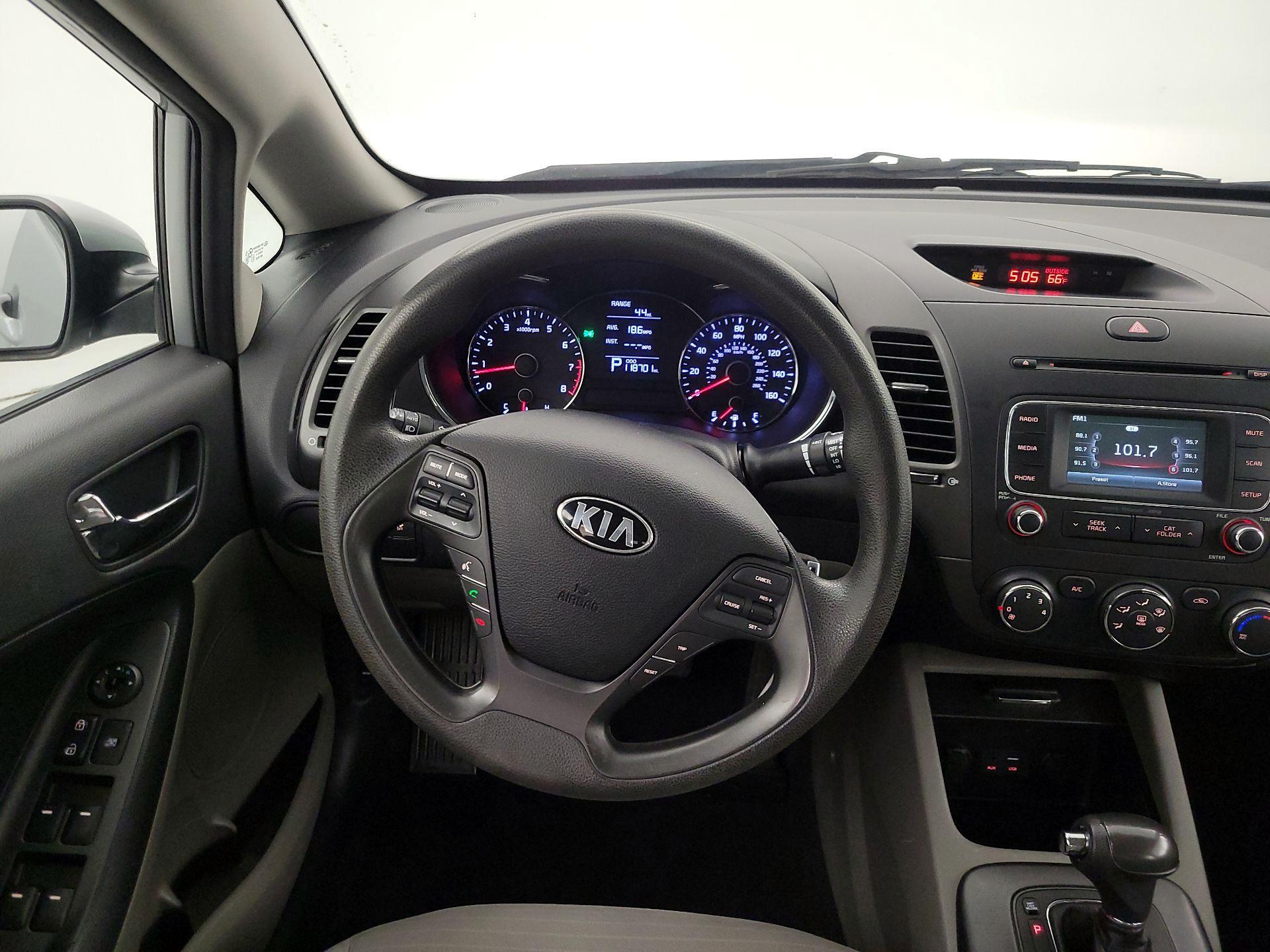 Thumbnail: 2016 Kia Forte - 10