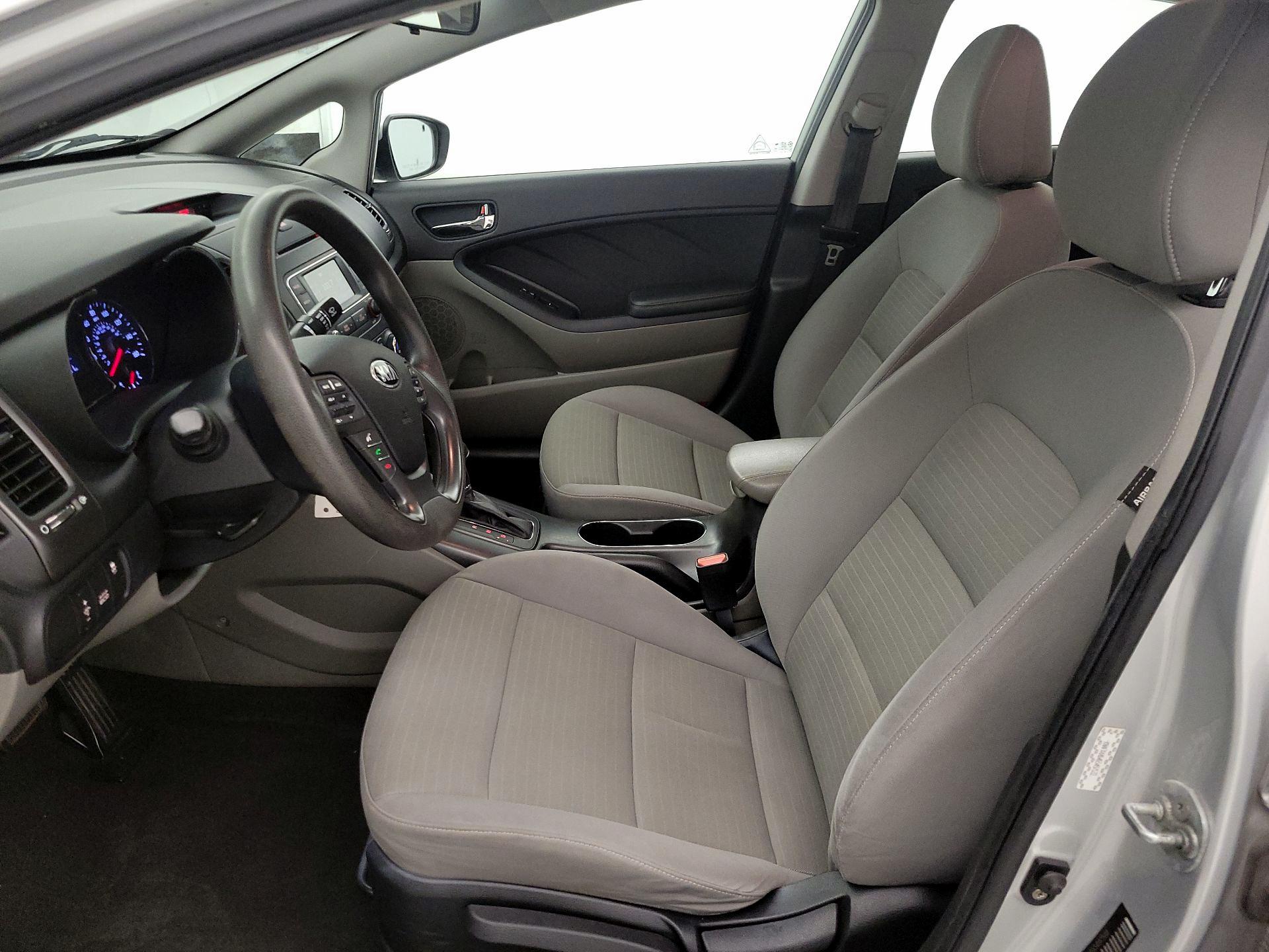 Thumbnail: 2016 Kia Forte - 11