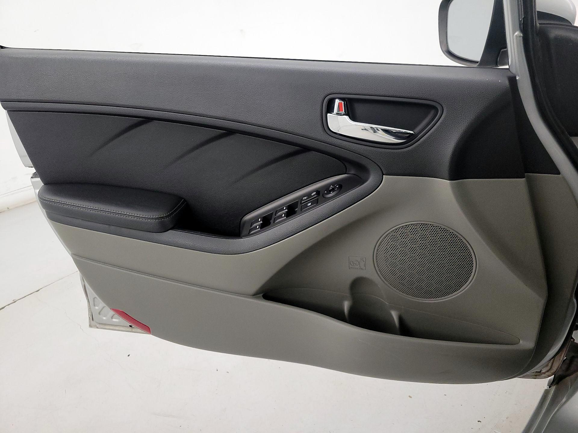 Thumbnail: 2016 Kia Forte - 12