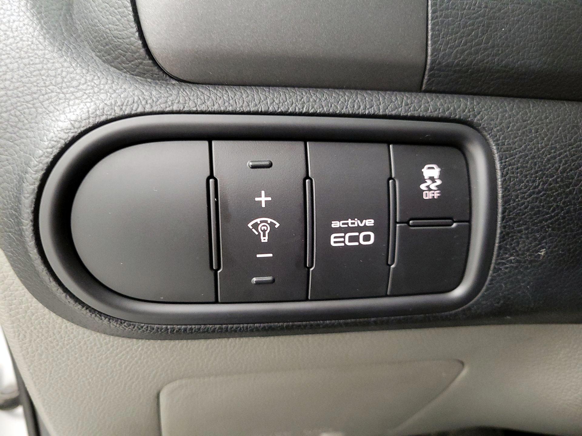 Thumbnail: 2016 Kia Forte - 13