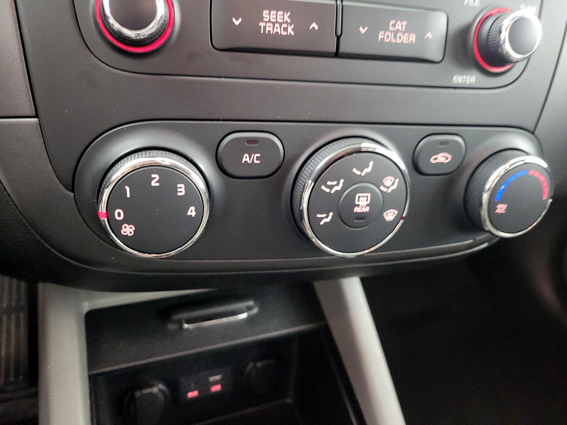 Thumbnail: 2016 Kia Forte - 16