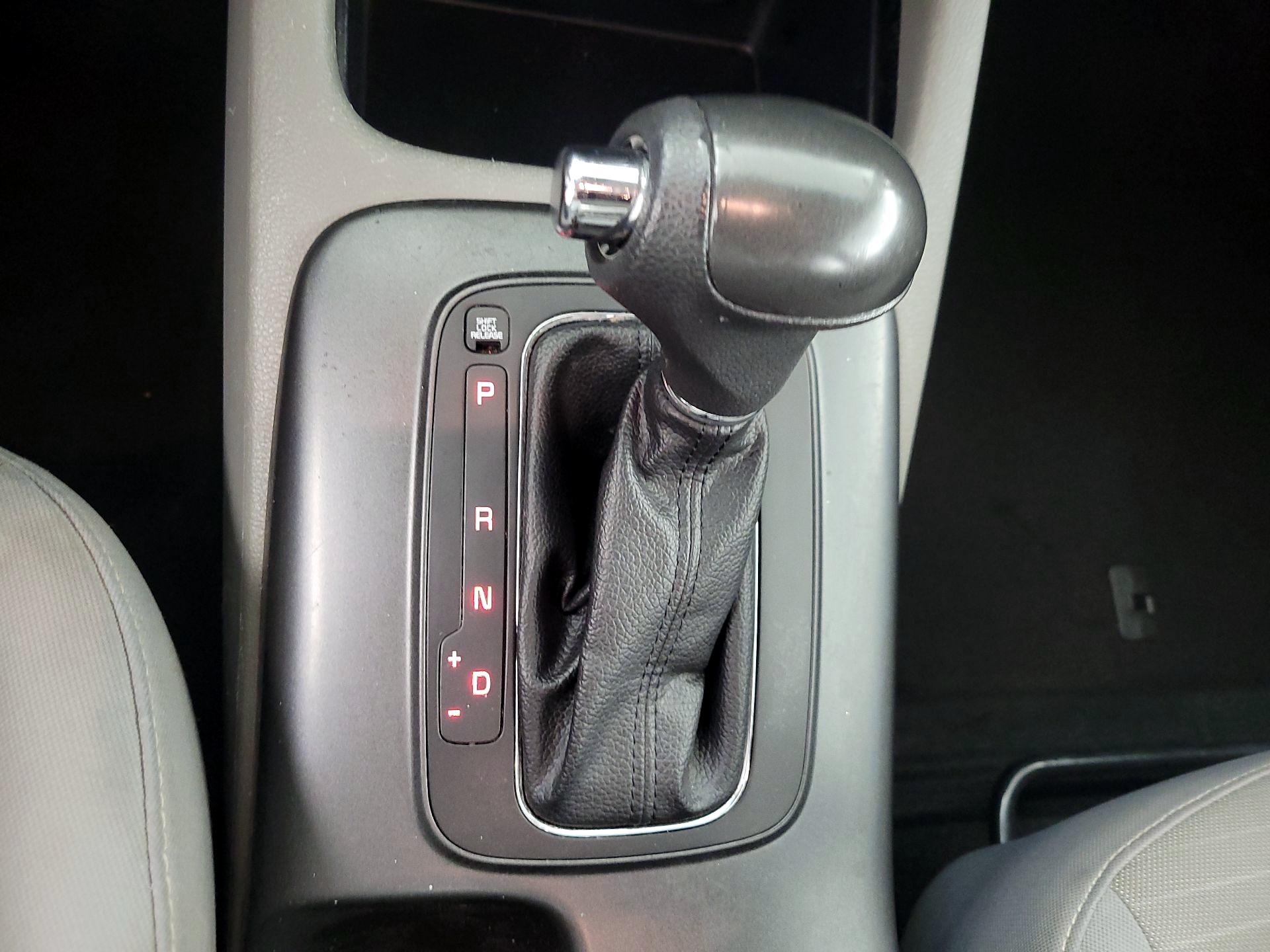 Thumbnail: 2016 Kia Forte - 17