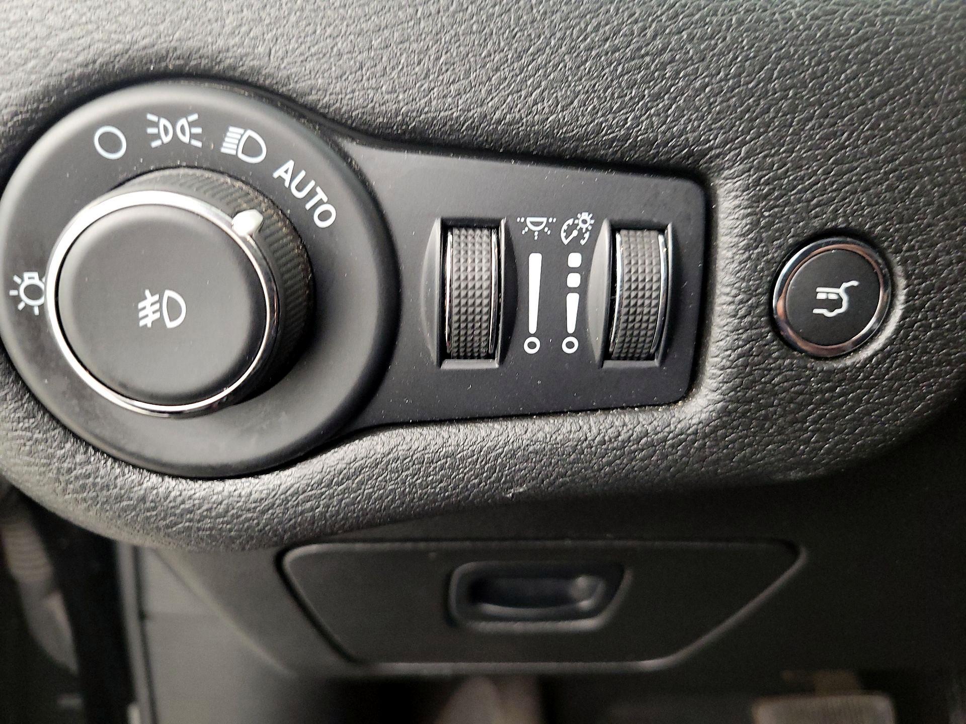 Thumbnail: 2022 Jeep Cherokee - 13