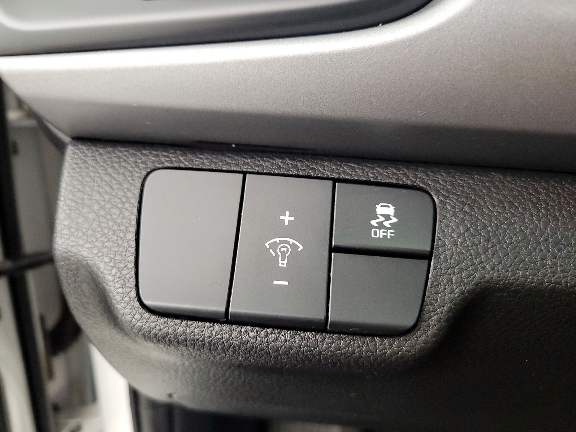 Thumbnail: 2020 Kia Rio - 13