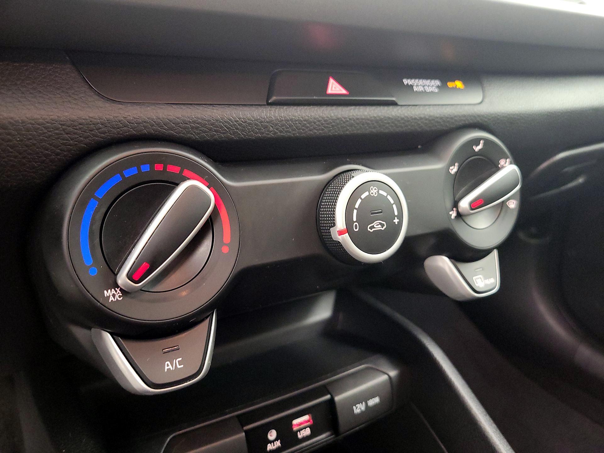 Thumbnail: 2020 Kia Rio - 16