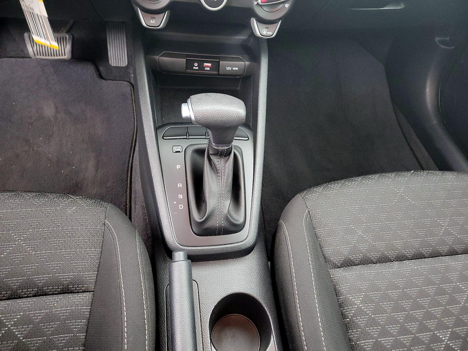 Thumbnail: 2020 Kia Rio - 17