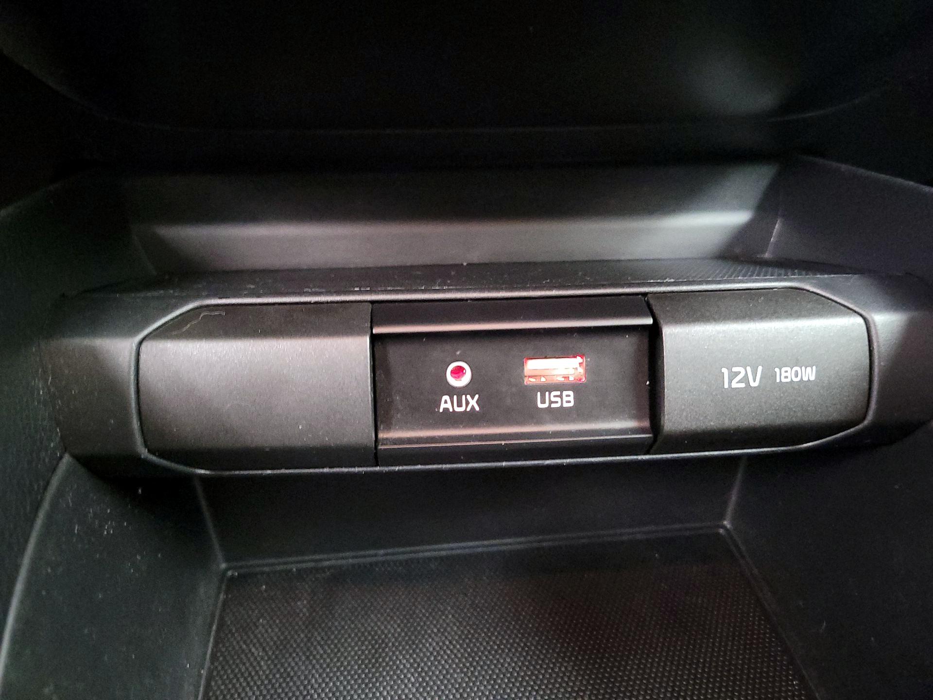 Thumbnail: 2020 Kia Rio - 18